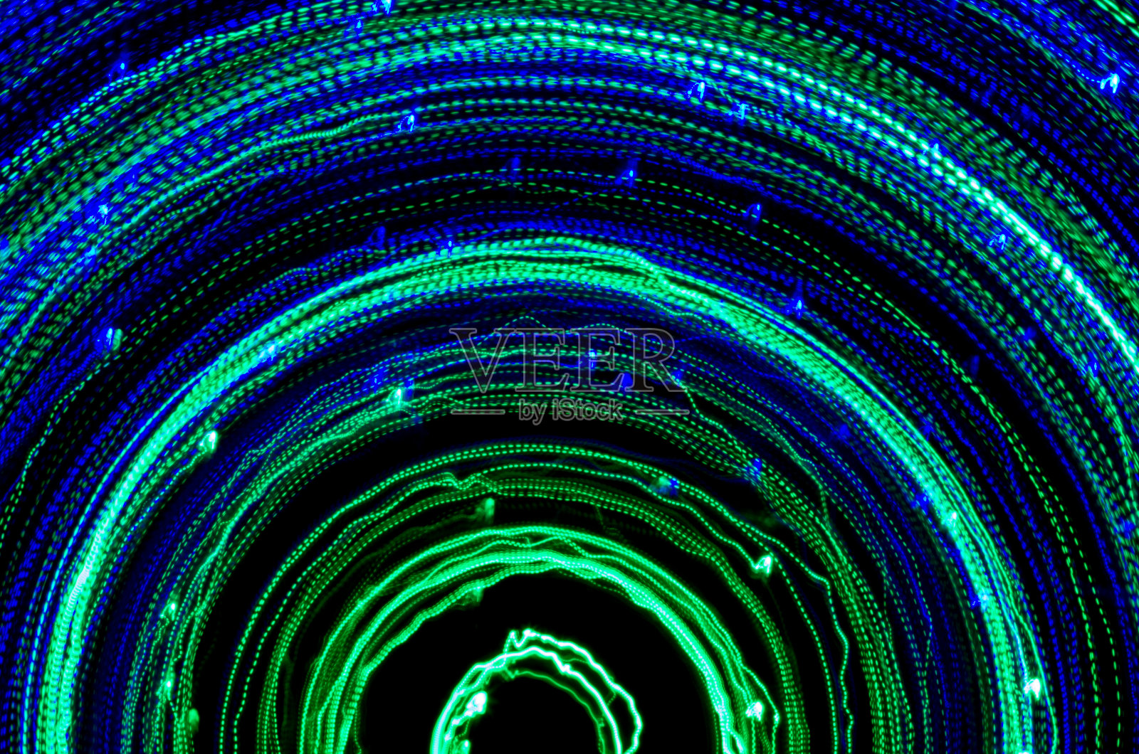 彩色的抽象背景，使用运动模糊隧道灯光夜晚照片摄影图片