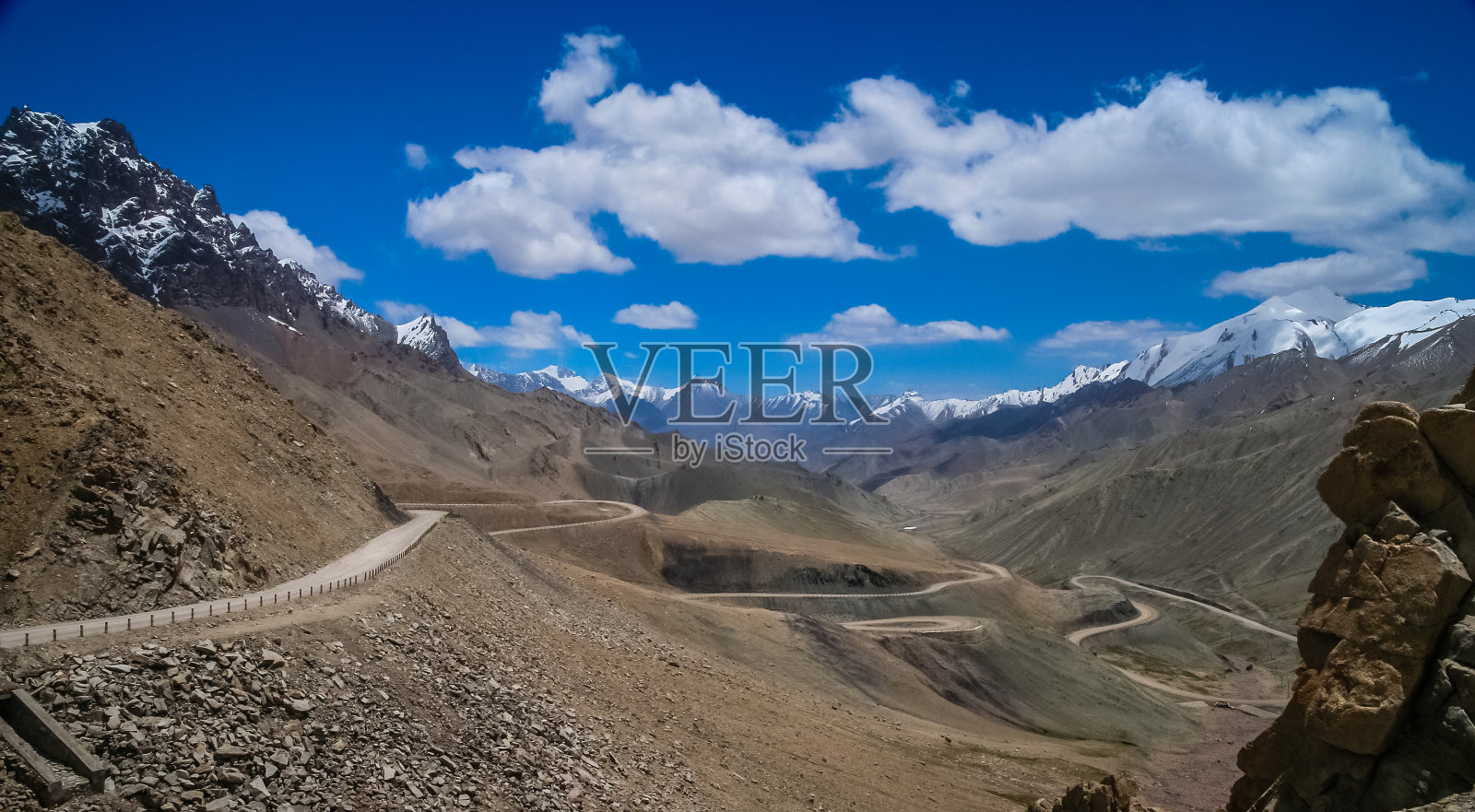 蜿蜒的山路照片摄影图片