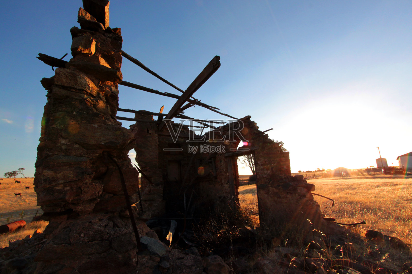 所有的事情都是这样结束的照片摄影图片
