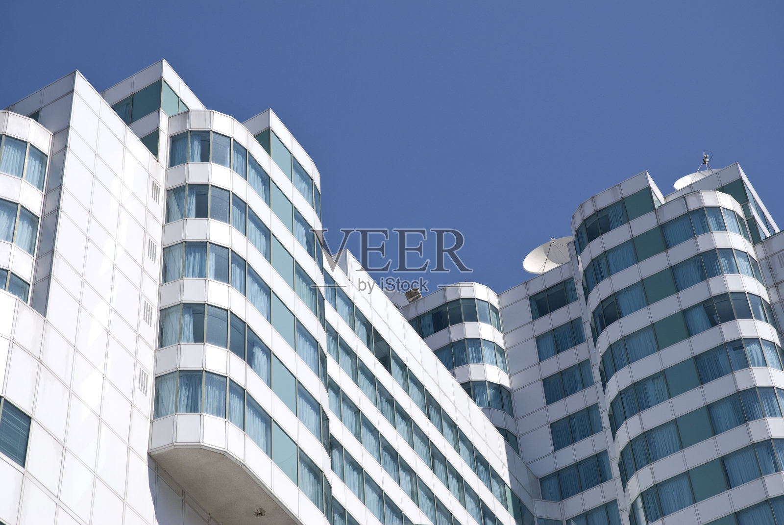 天空晴朗的建筑照片摄影图片