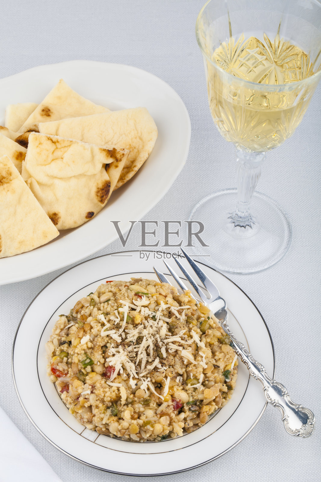 奎奴亚藜扁豆沙拉照片摄影图片