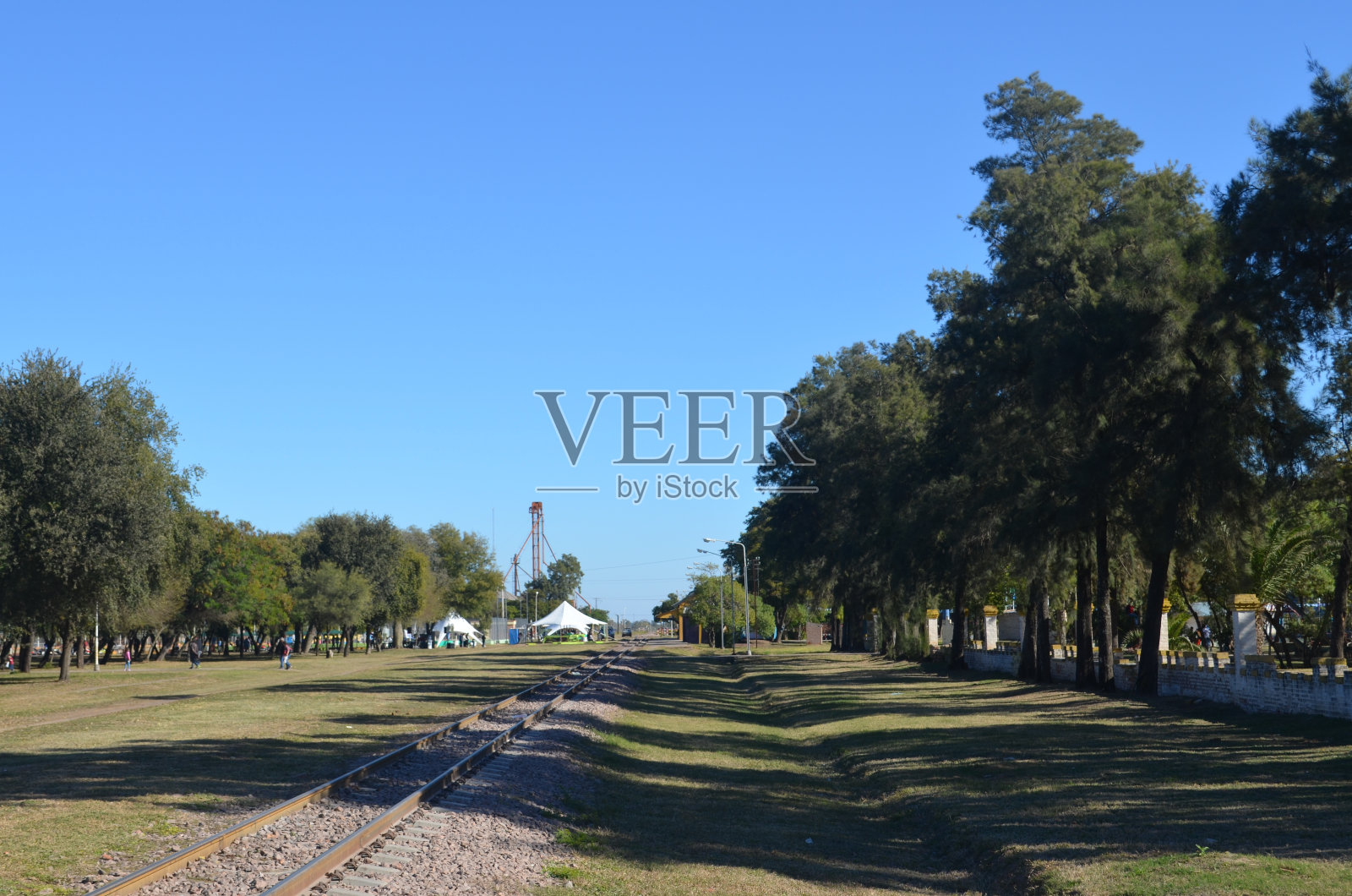 背景筒仓轨道视图照片摄影图片