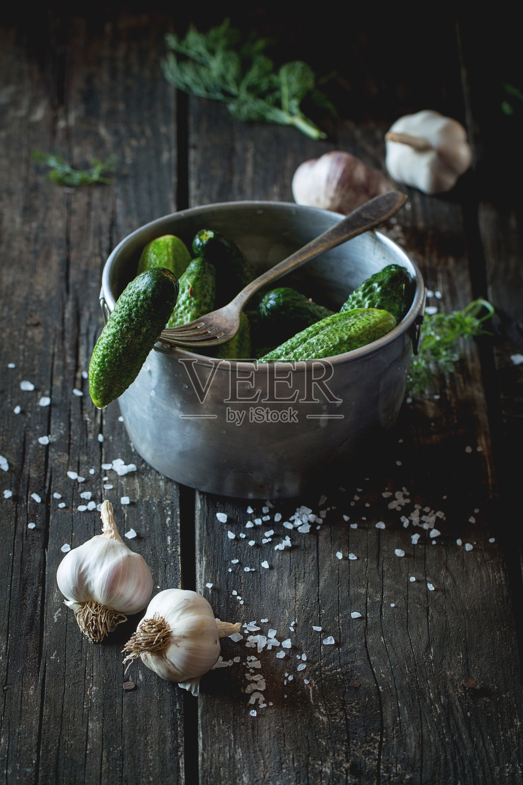 制作低盐腌黄瓜照片摄影图片