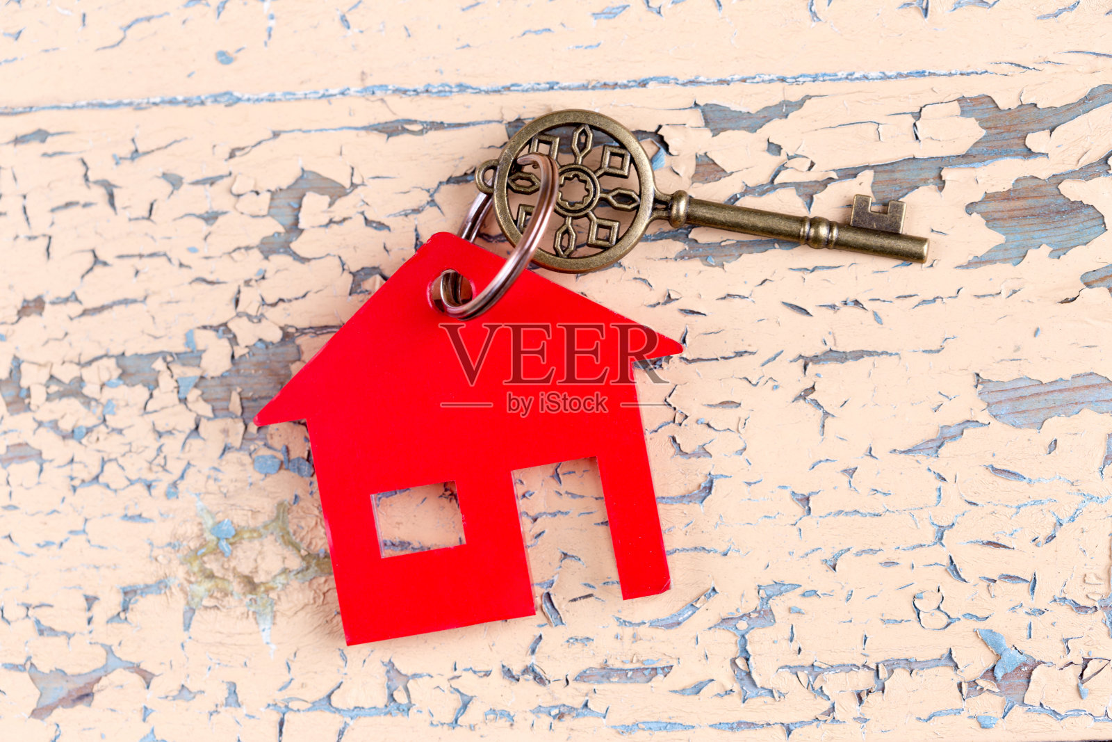 抵押贷款房地产概念房子形状的钥匙环照片摄影图片