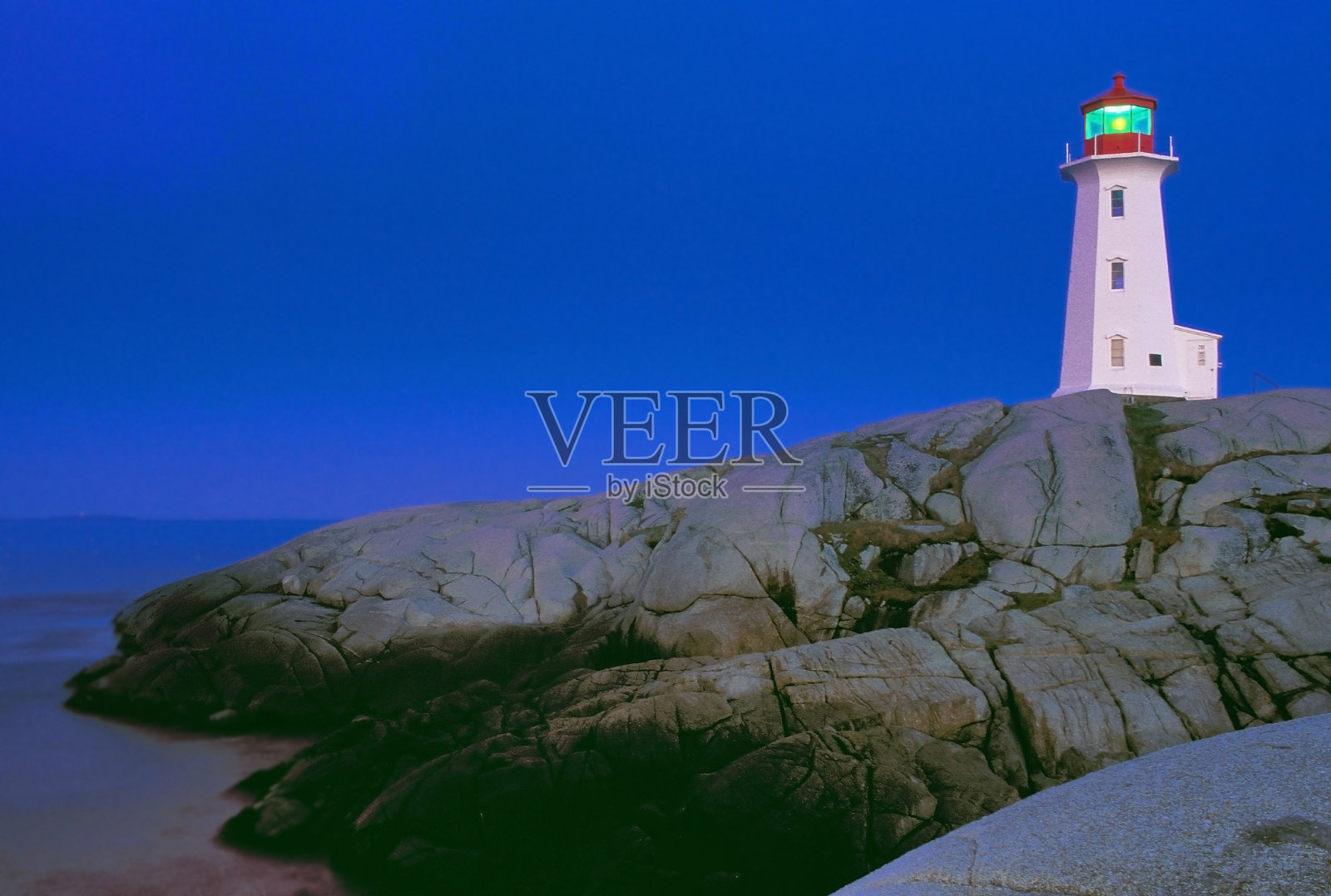 佩吉的小海湾灯在晚上照片摄影图片