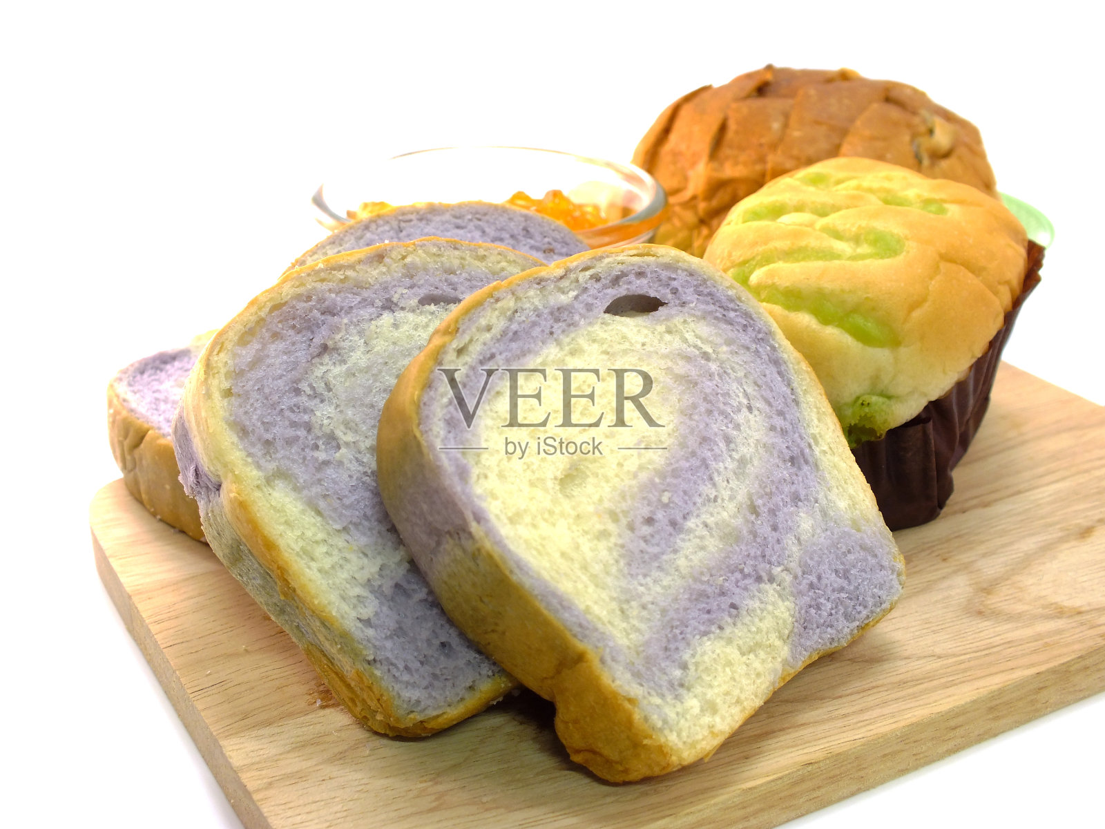 白色背景上的面包和面包卷照片摄影图片