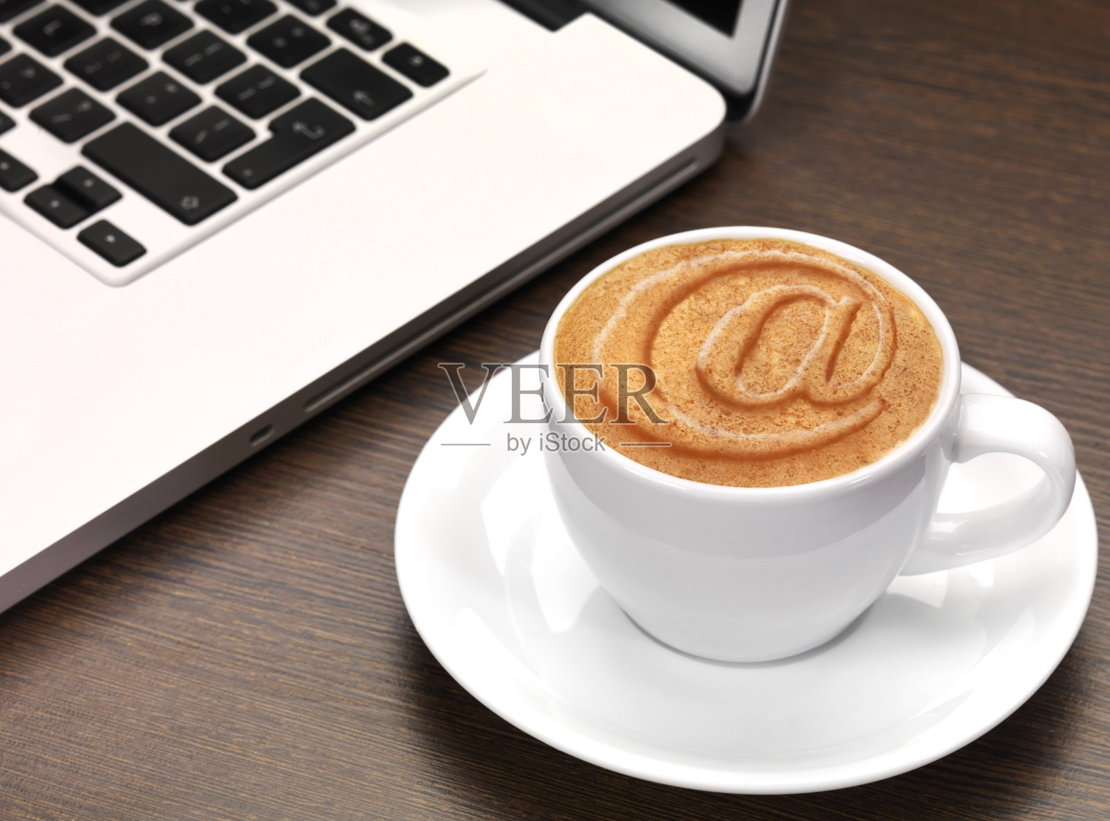 在一杯咖啡里照片摄影图片