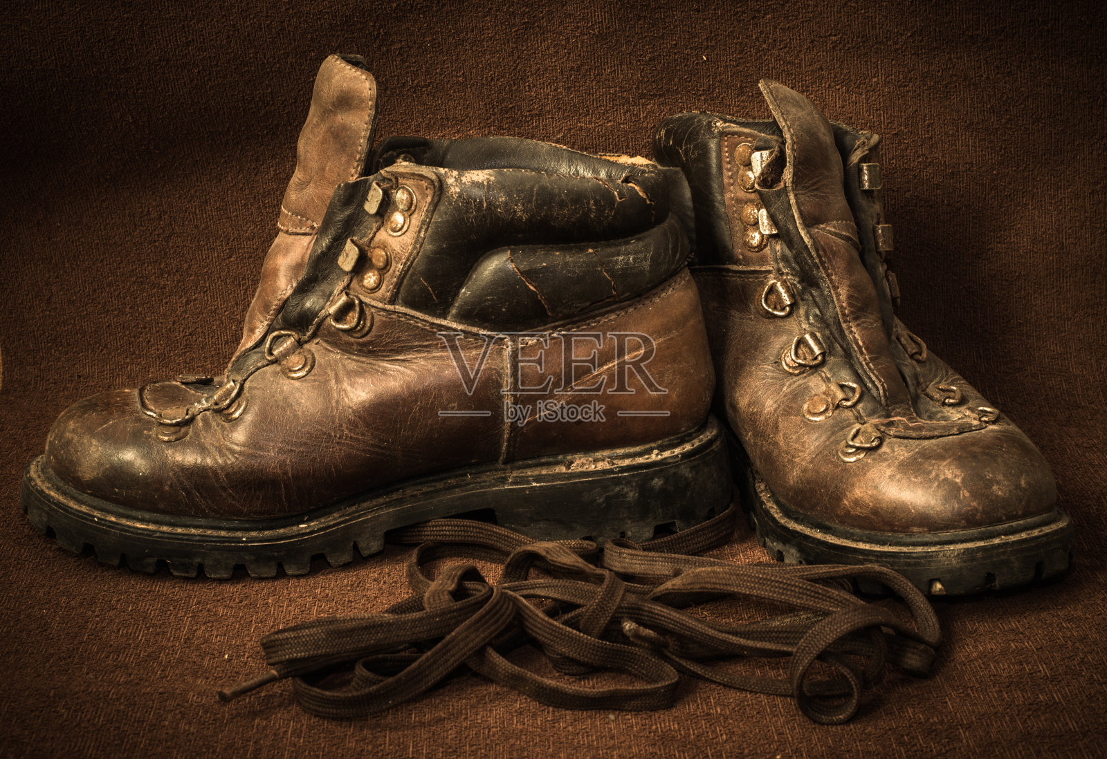 穿靴子的静物照片摄影图片