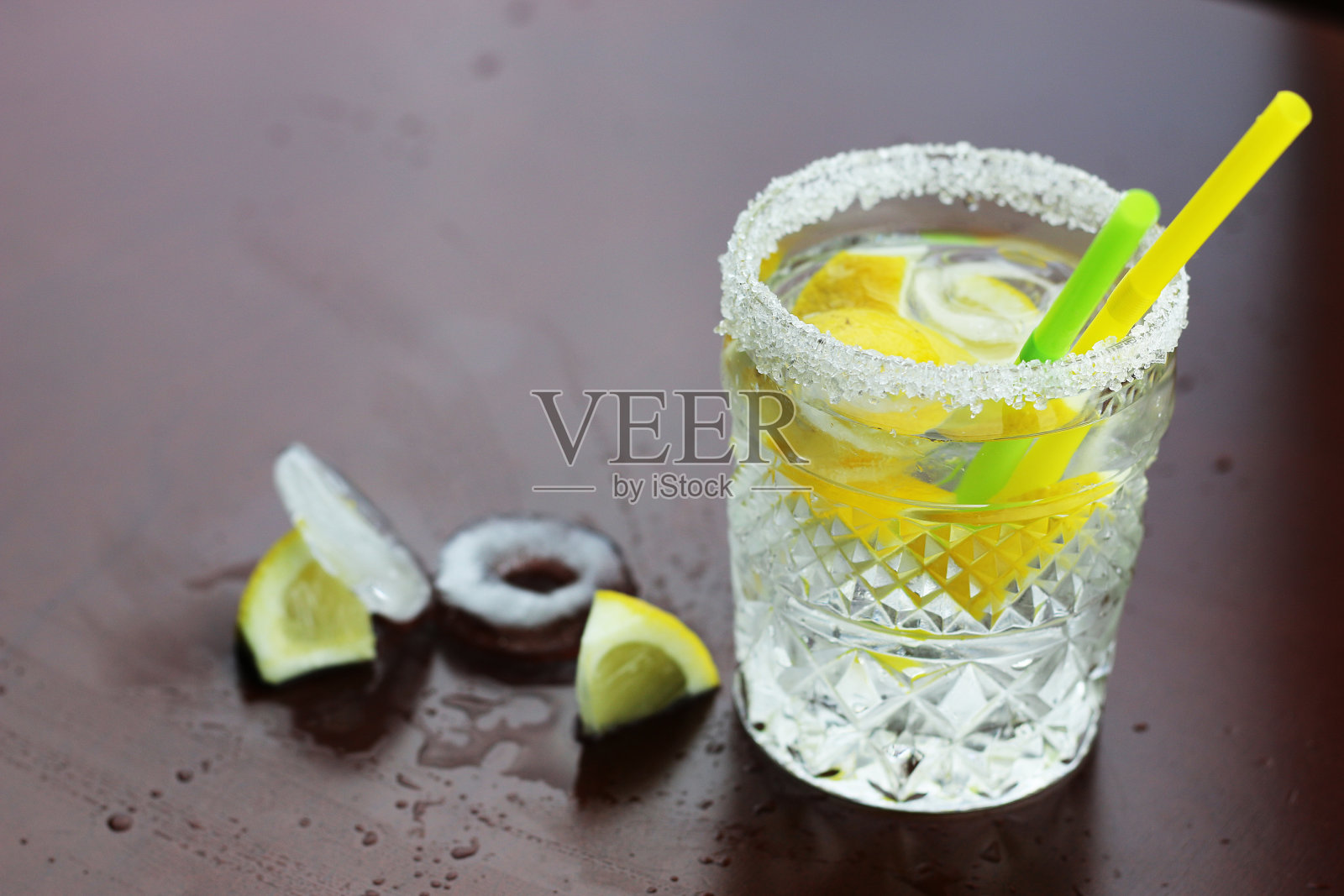 玻璃冰柠檬照片摄影图片