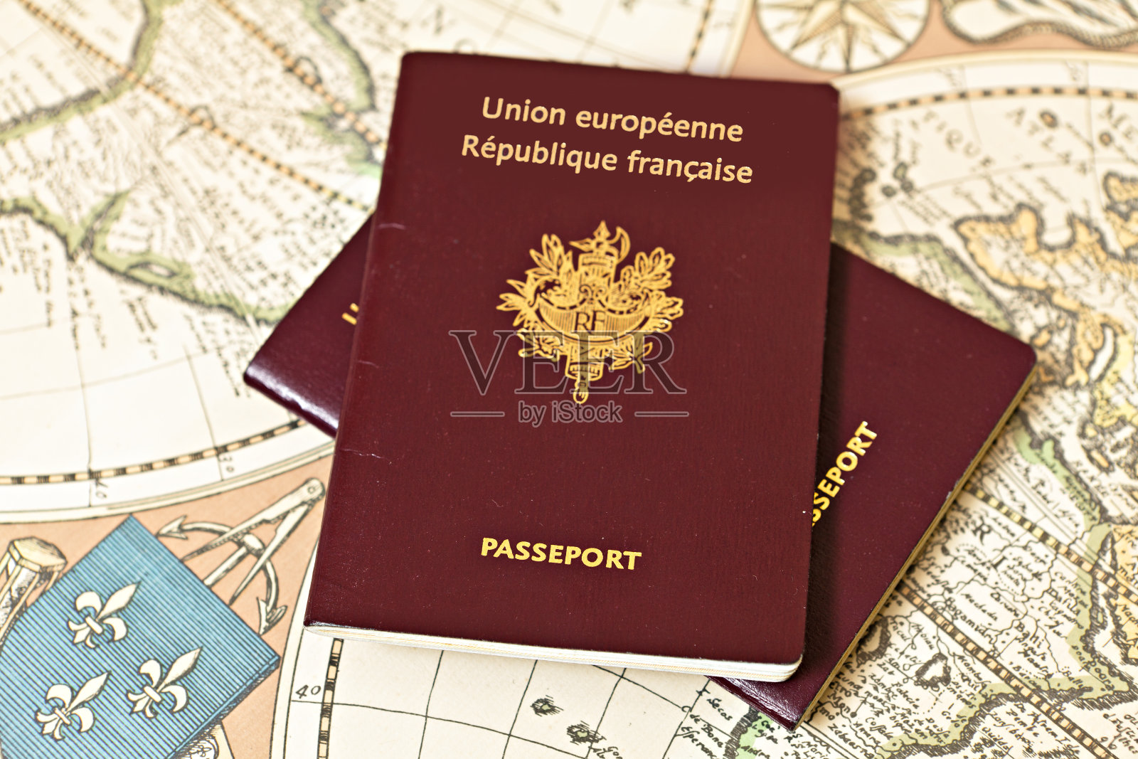 护照和地图照片摄影图片