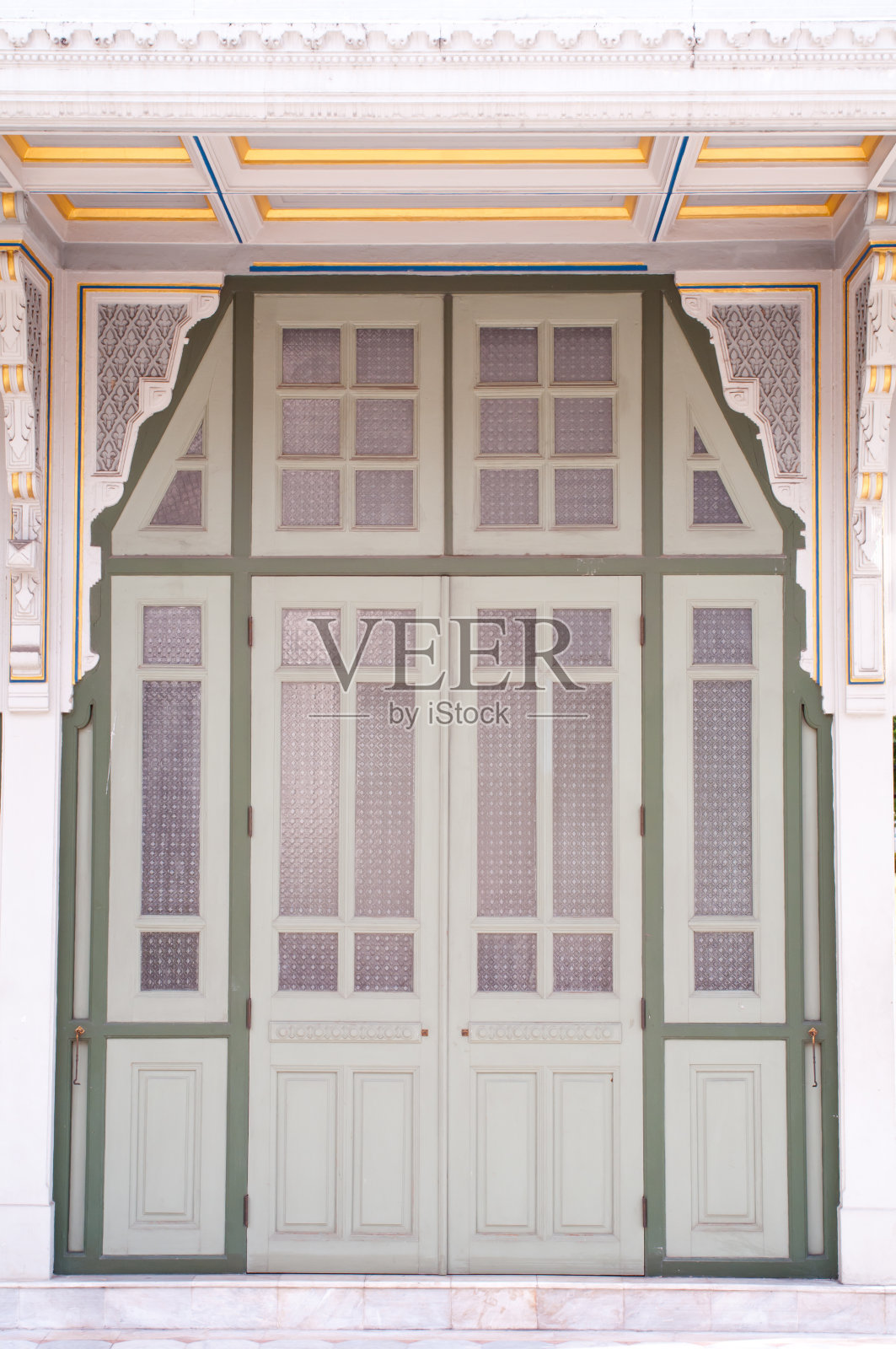 旧玻璃和木门照片摄影图片