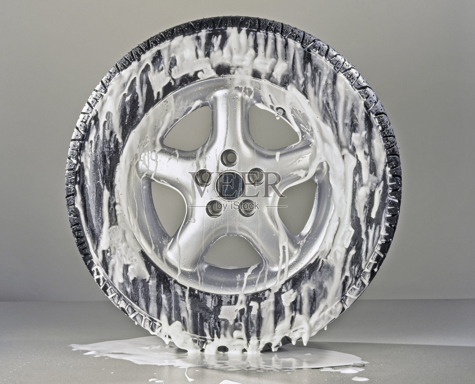 通用车轮与金属轮辋照片摄影图片