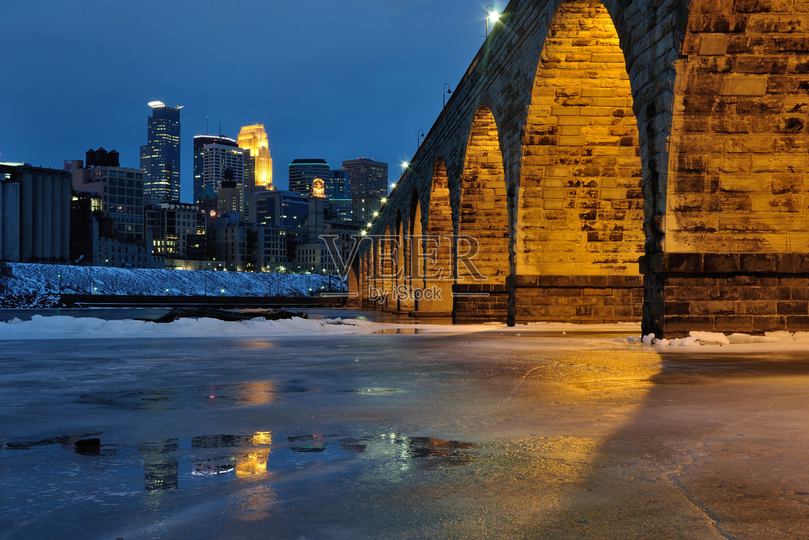 明尼阿波利斯的石拱桥照片摄影图片