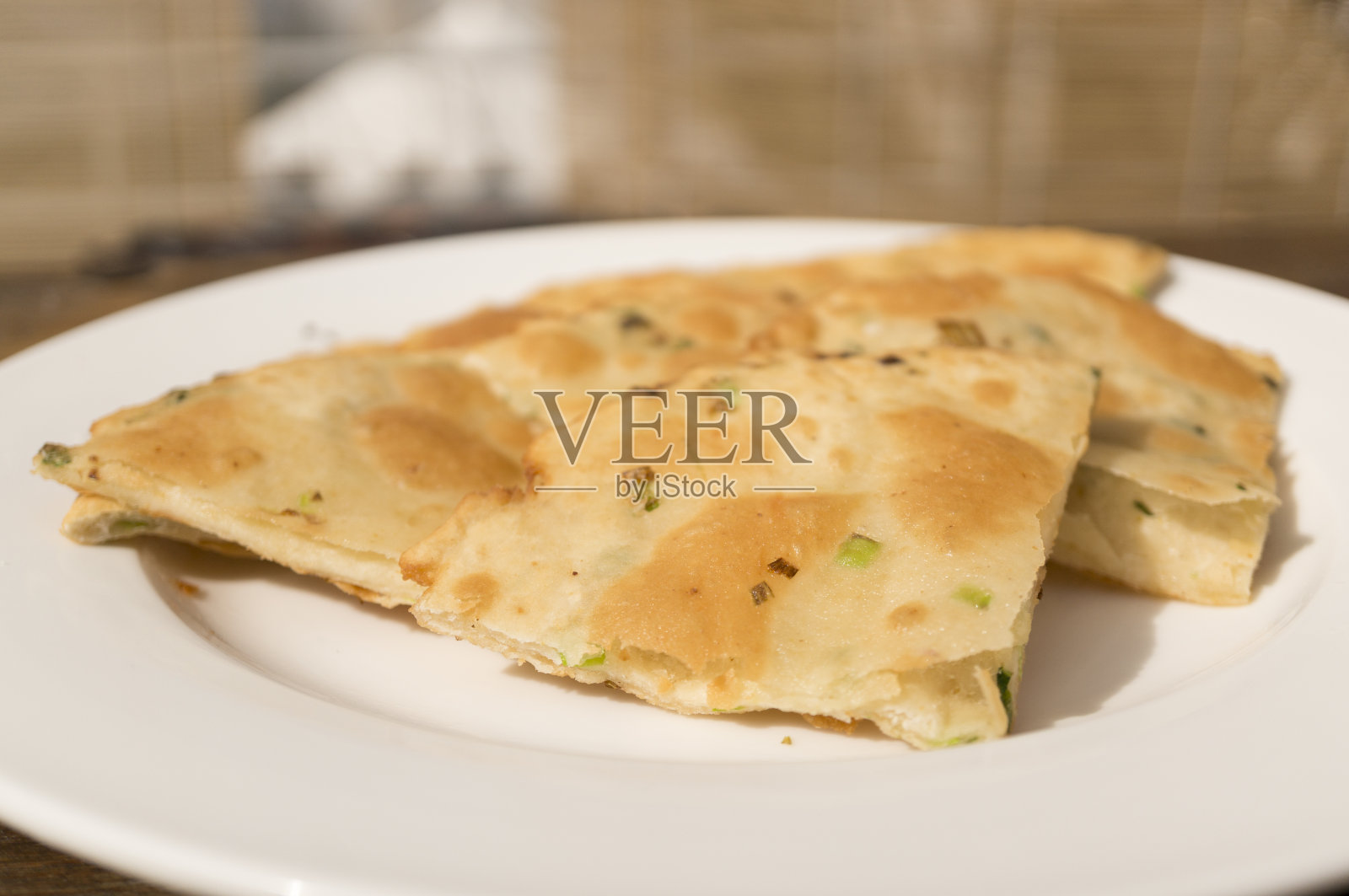 烤葱煎饼照片摄影图片