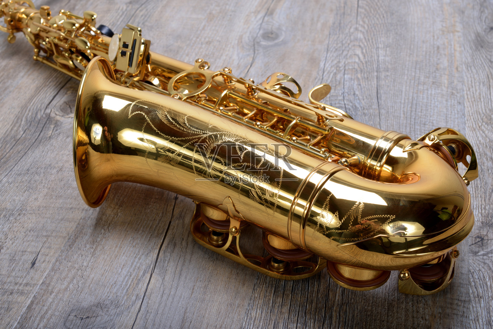 萨克斯管在木照片摄影图片