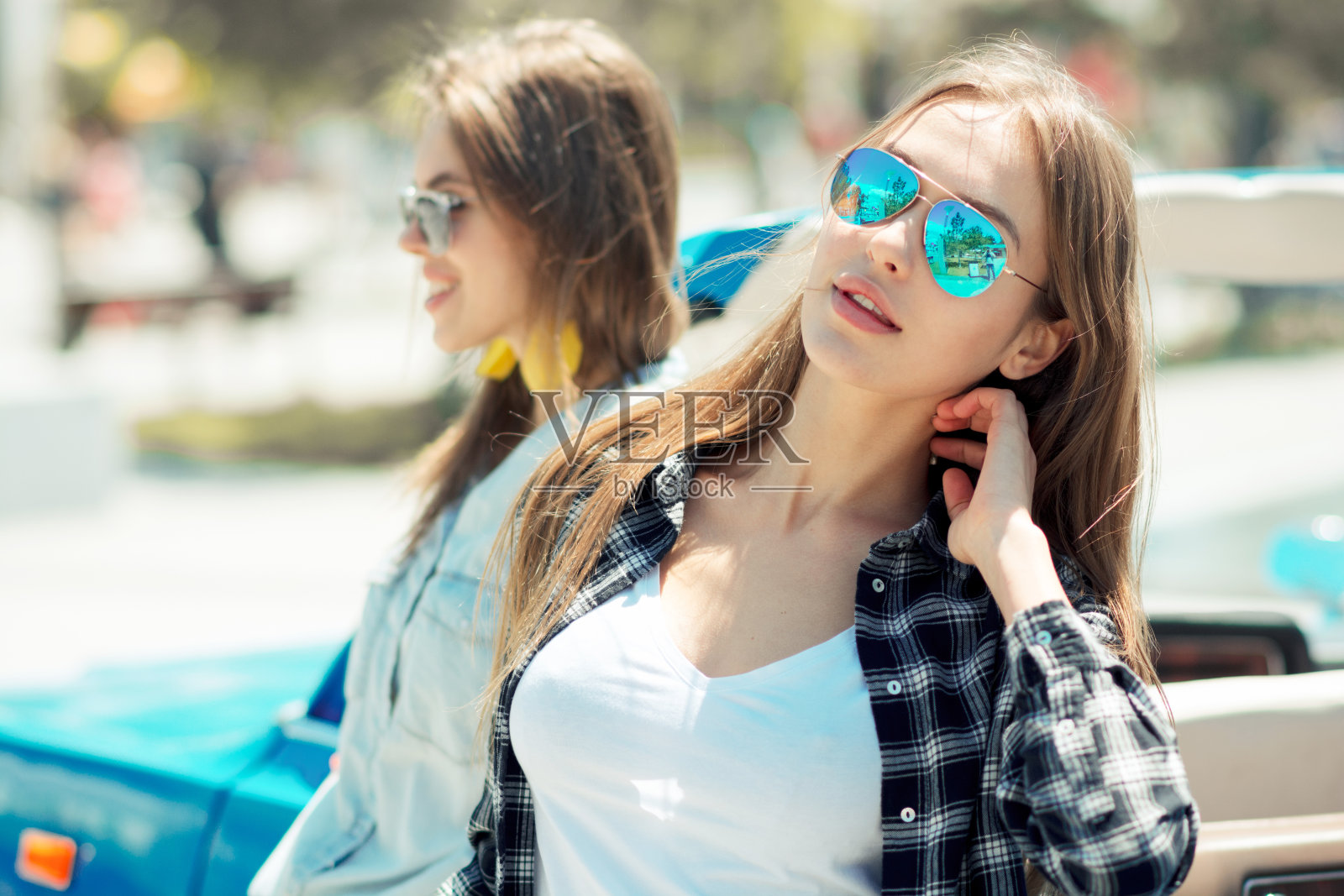 生活方式肖像最好的朋友一起在户外笑照片摄影图片