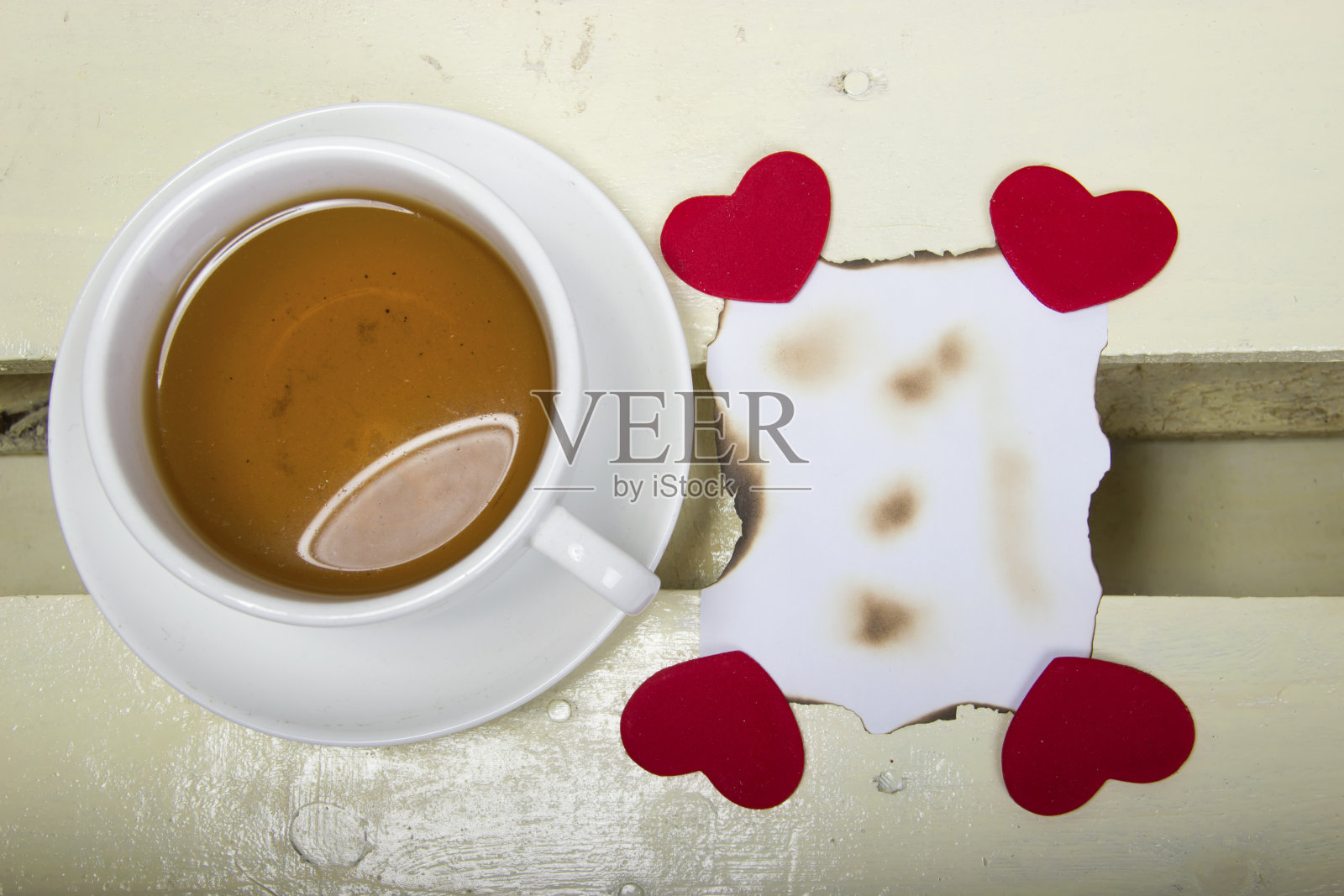 情人节装饰的桌子照片摄影图片