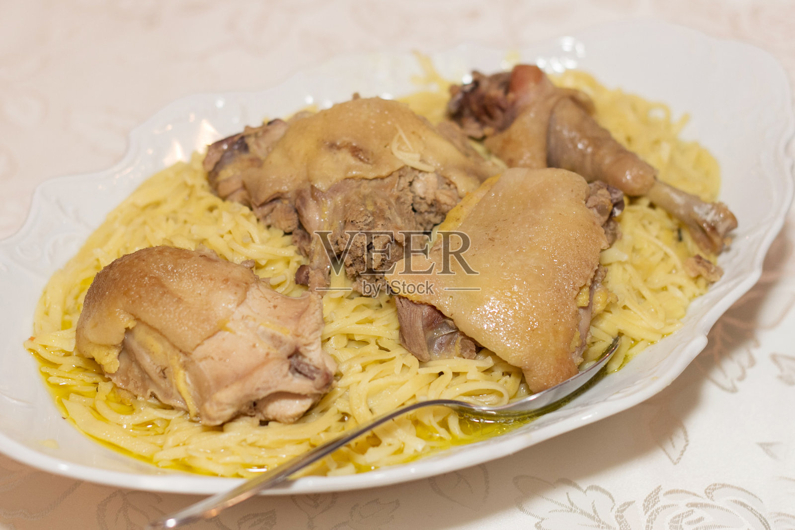 鸡肉面条照片摄影图片