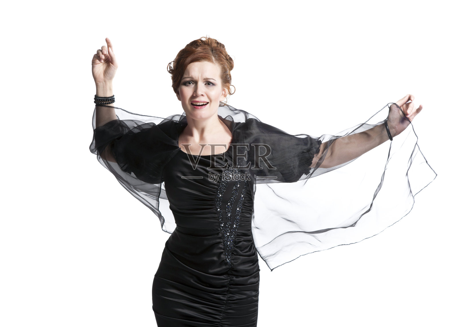 披着披肩的优雅女子照片摄影图片