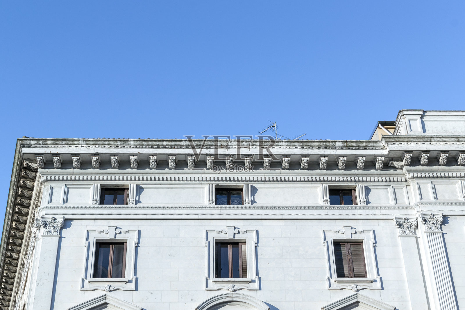 费拉拉市中心的一座文艺复兴时期的古建筑照片摄影图片