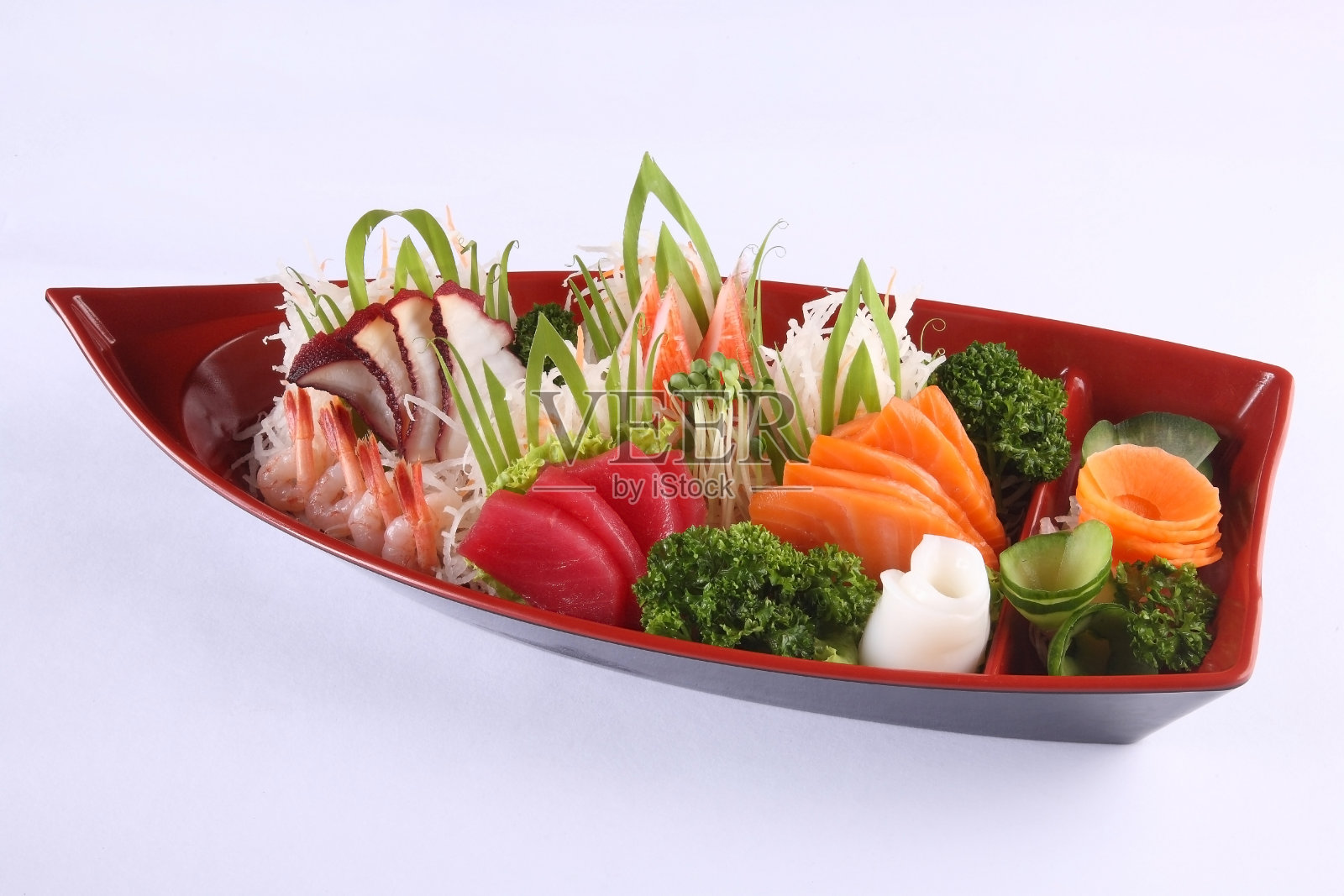 生鱼片孤立在白色背景上，日式料理照片摄影图片