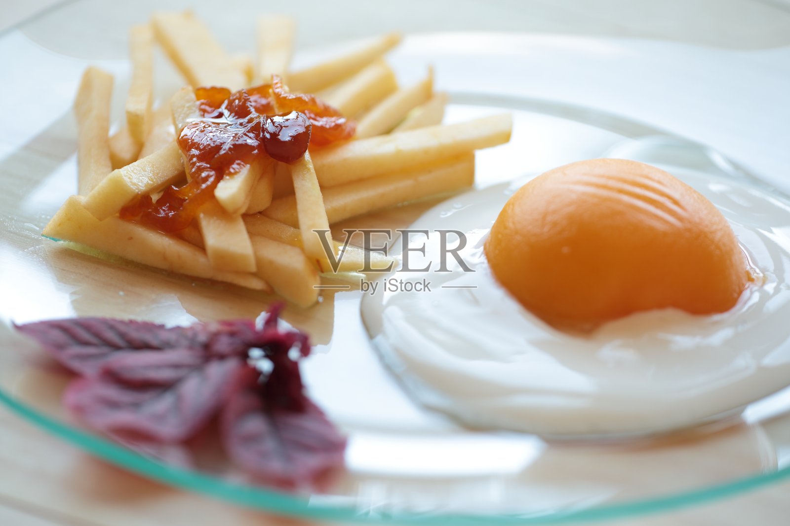 芯片与蛋照片摄影图片