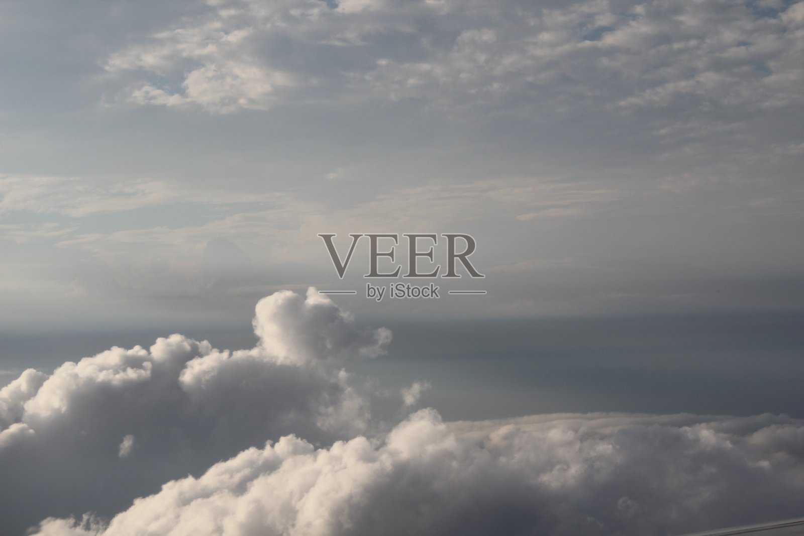 天空中大量的白云照片摄影图片