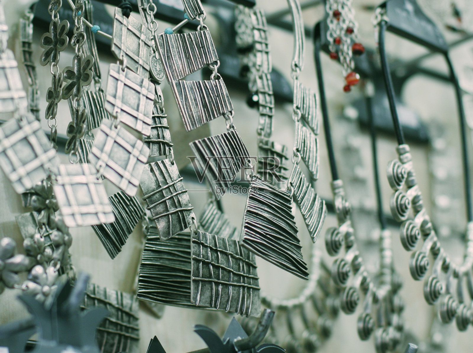 银首饰在店里照片摄影图片