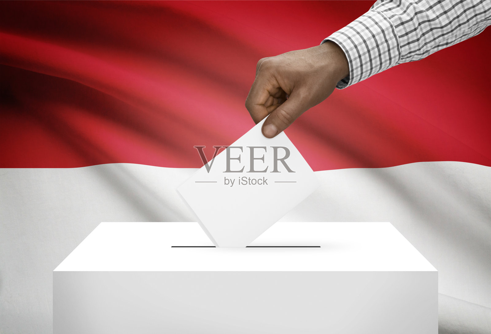 带有印度尼西亚国旗背景的投票箱照片摄影图片