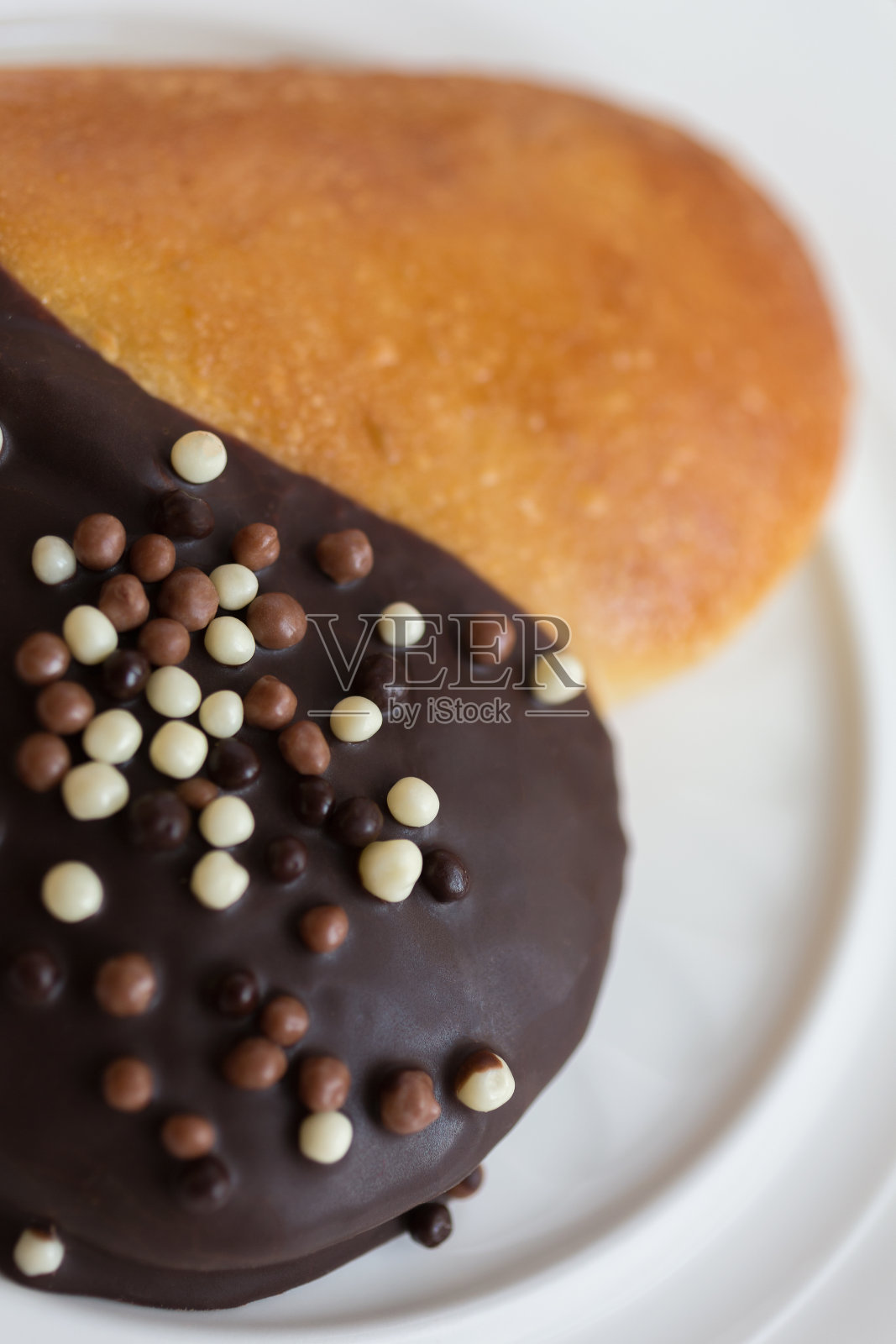 心形的巧克力面包。照片摄影图片