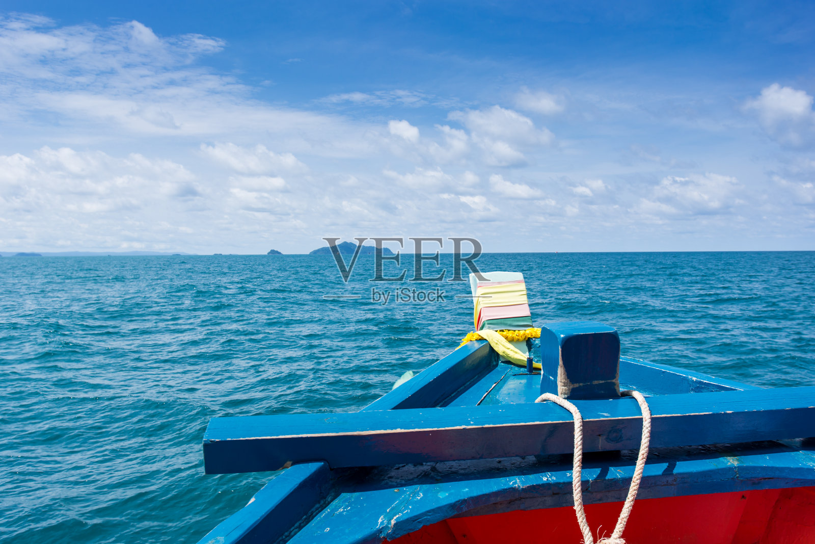 海上的船去山照片摄影图片