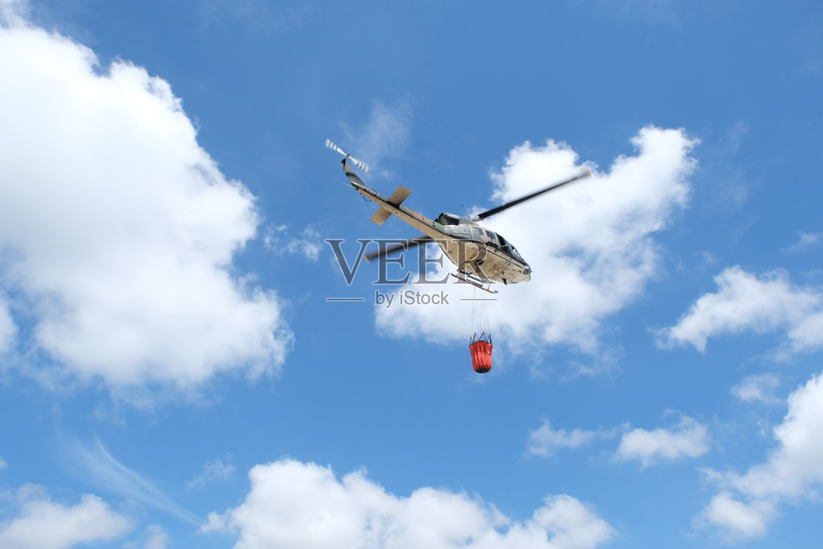 直升机和小鹿斑比桶照片摄影图片