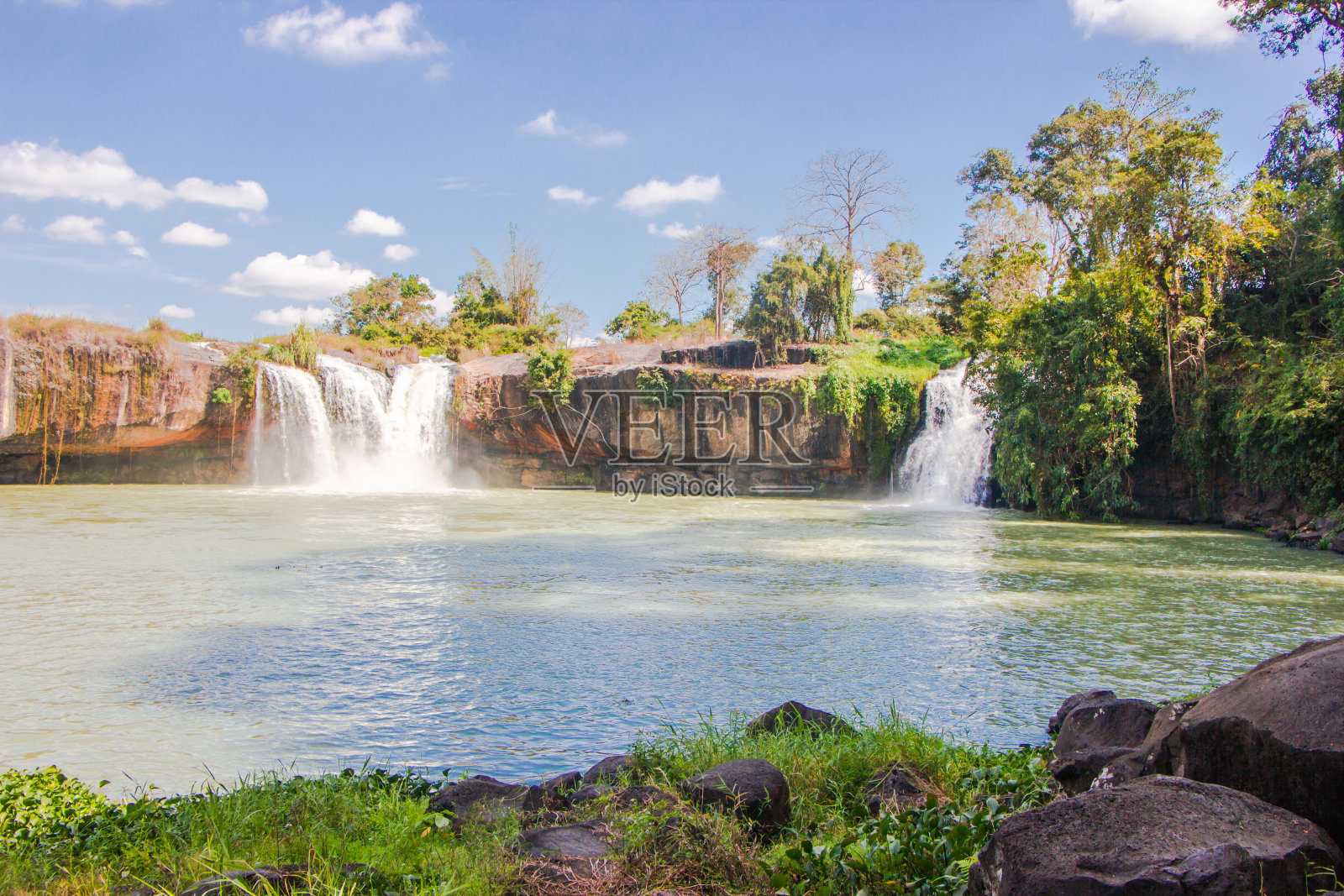 越南美丽的大瀑布照片摄影图片