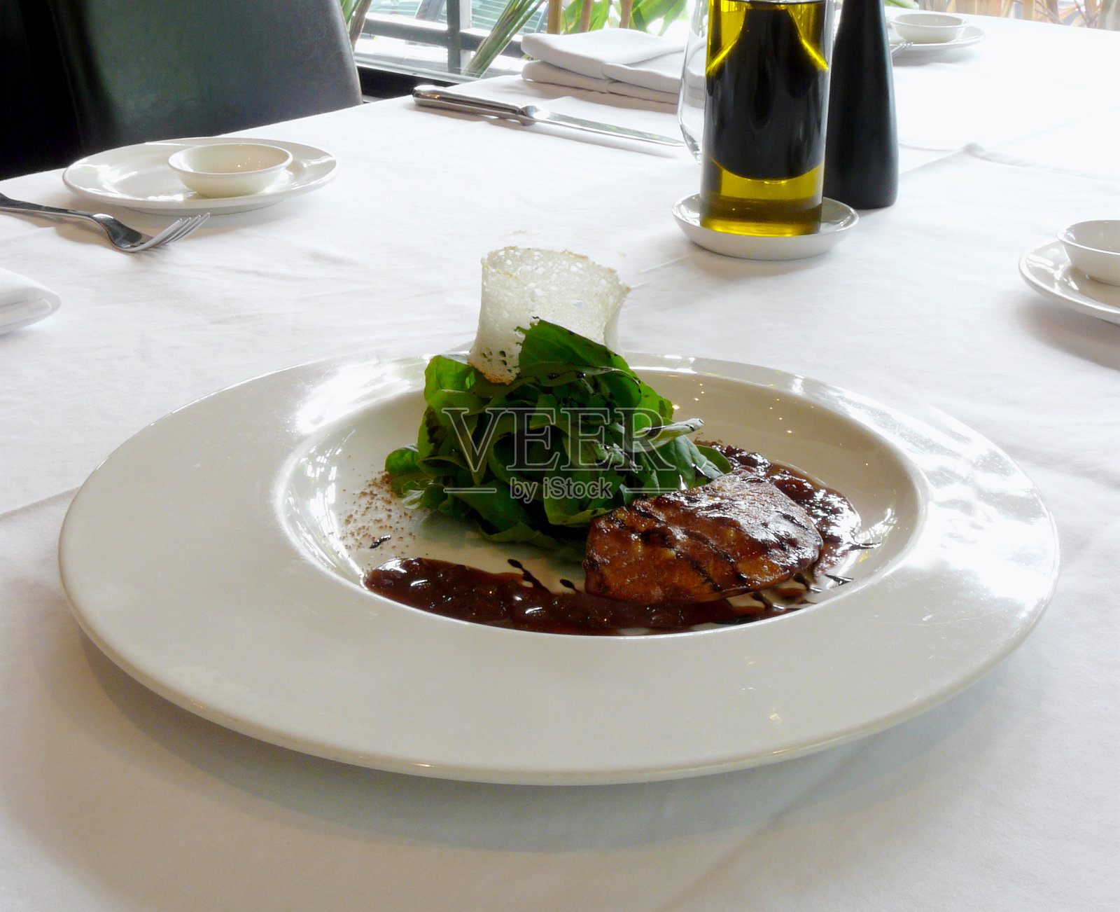 酱汁鹅肝酱照片摄影图片