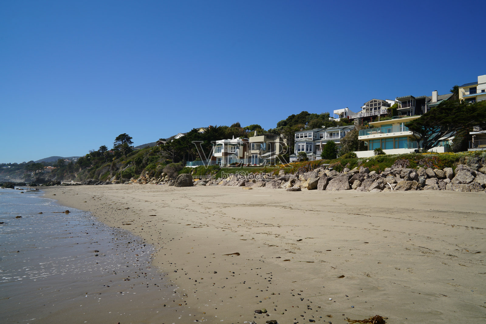 马里布海滨白色沙滩和住宅照片摄影图片