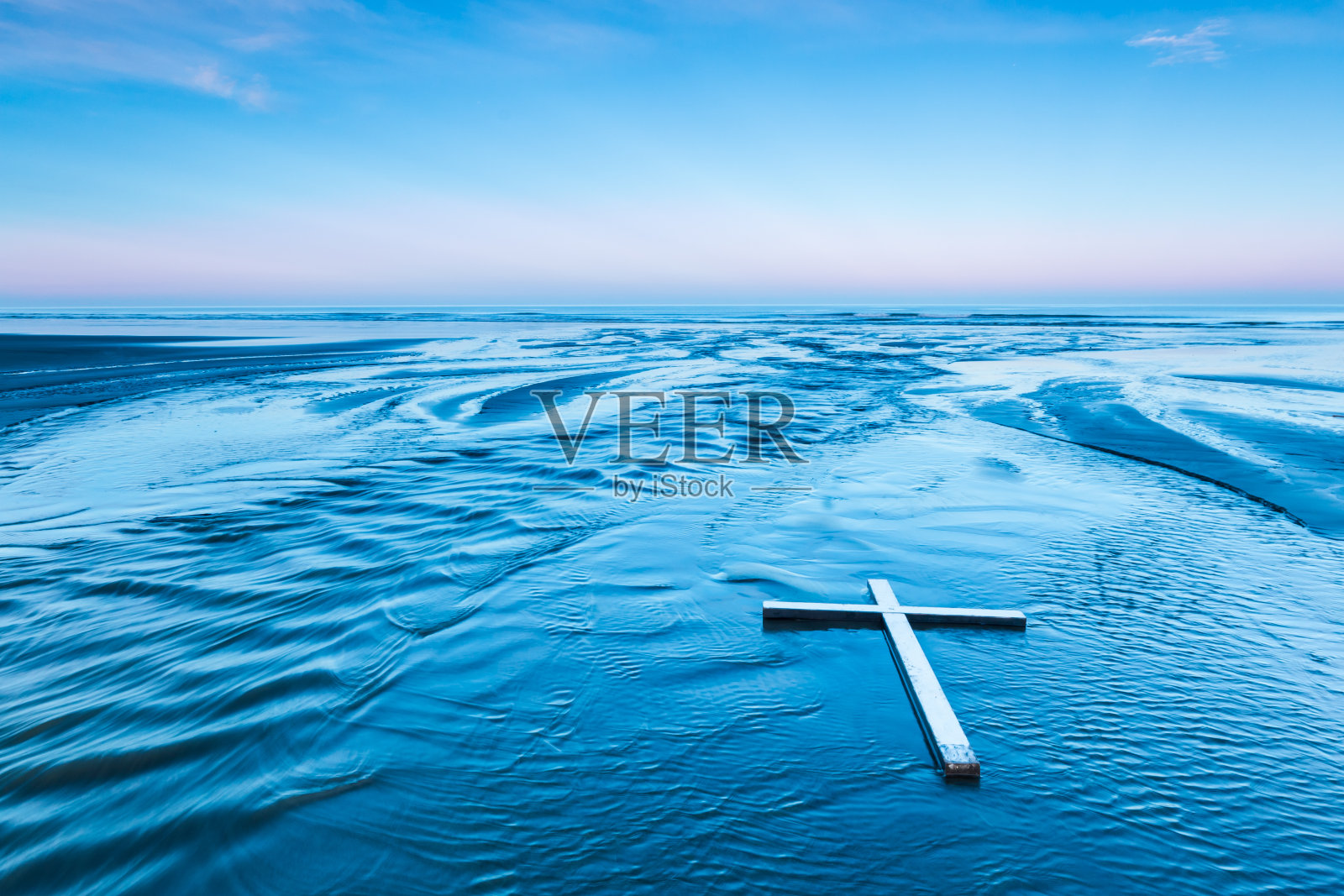 放下白十字架照片摄影图片