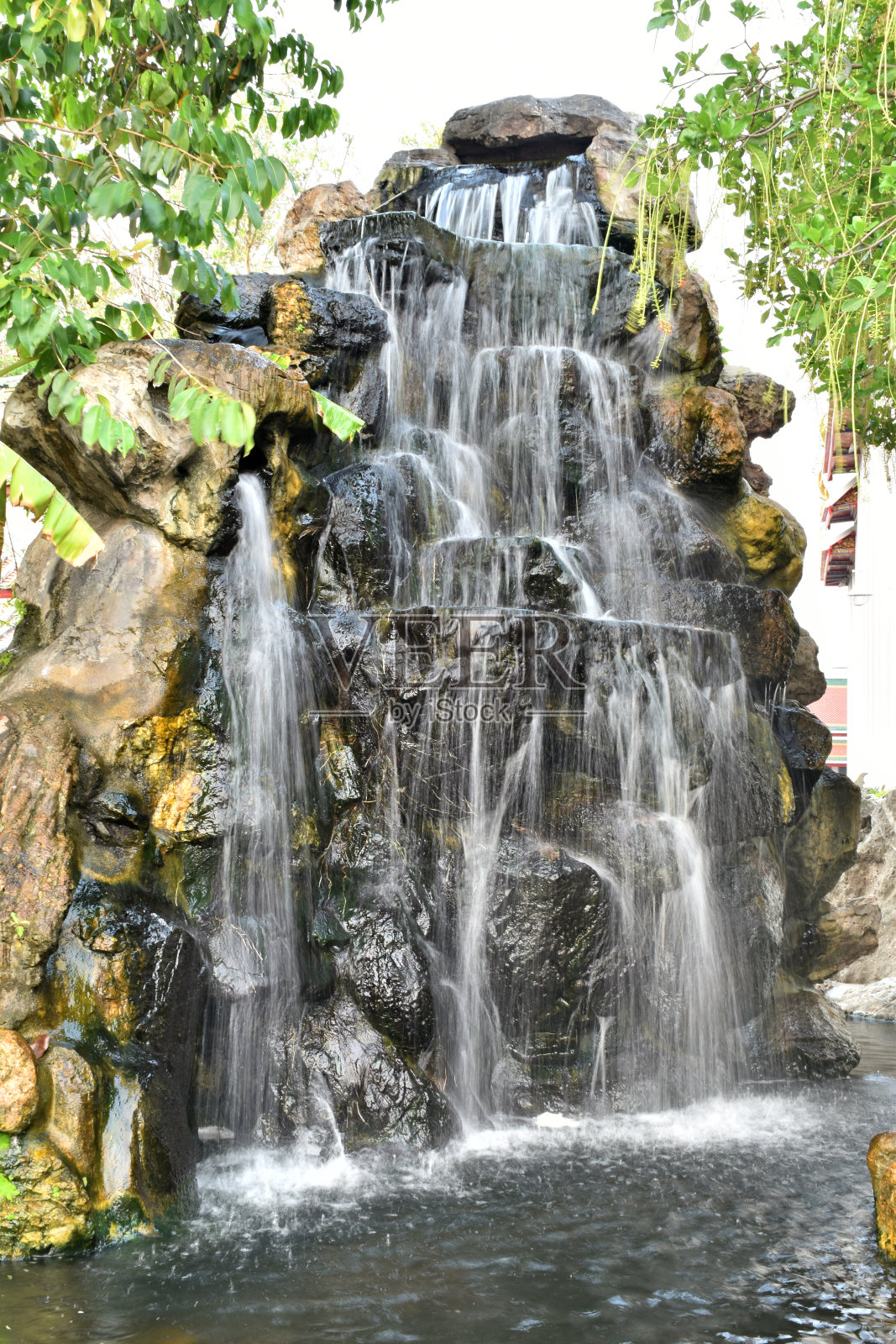 模拟花园中的瀑布照片摄影图片