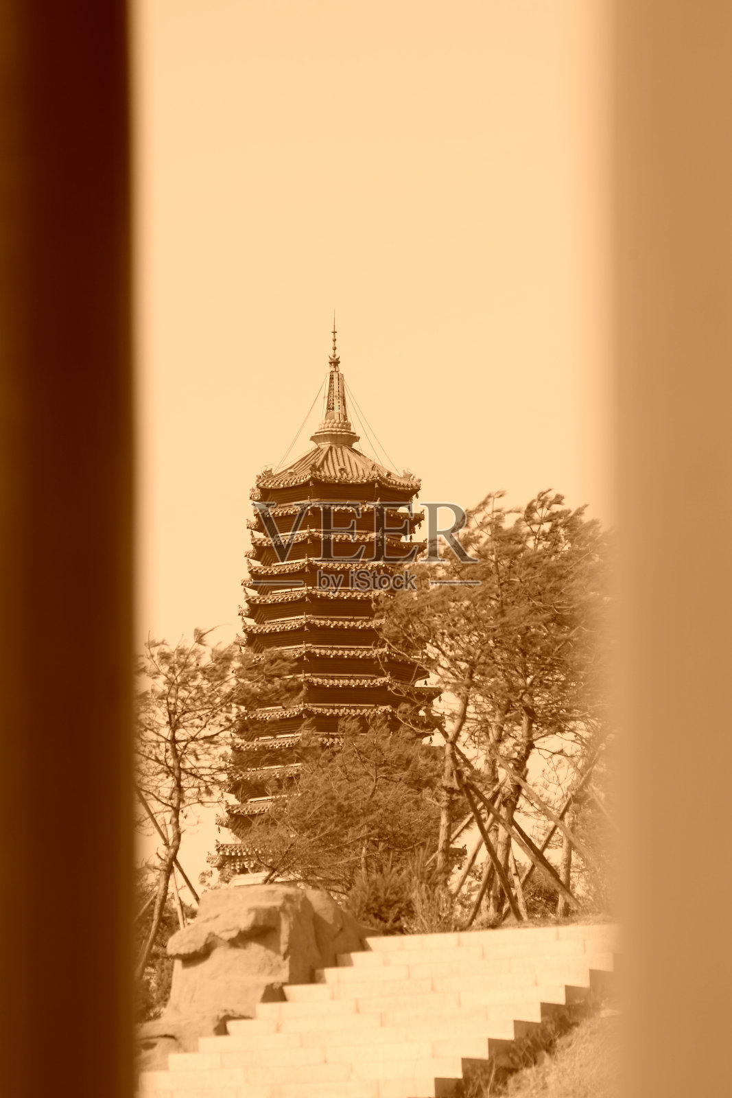 中国一座寺庙中的宝塔照片摄影图片