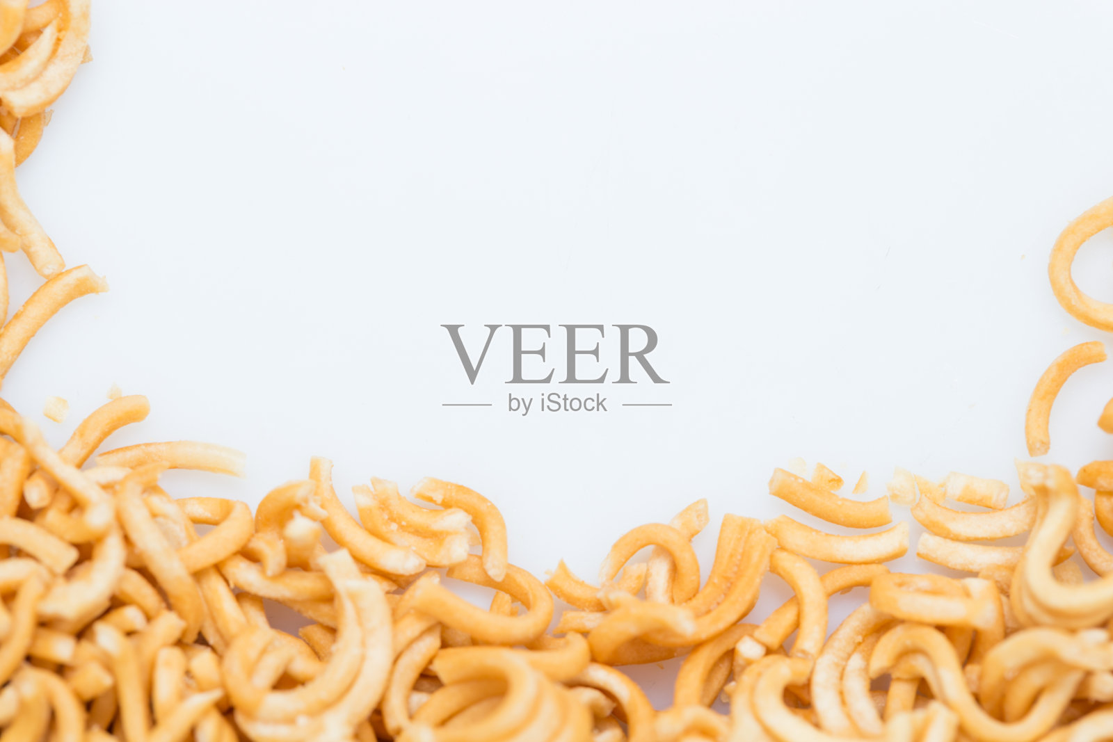 白色背景的方便面照片摄影图片