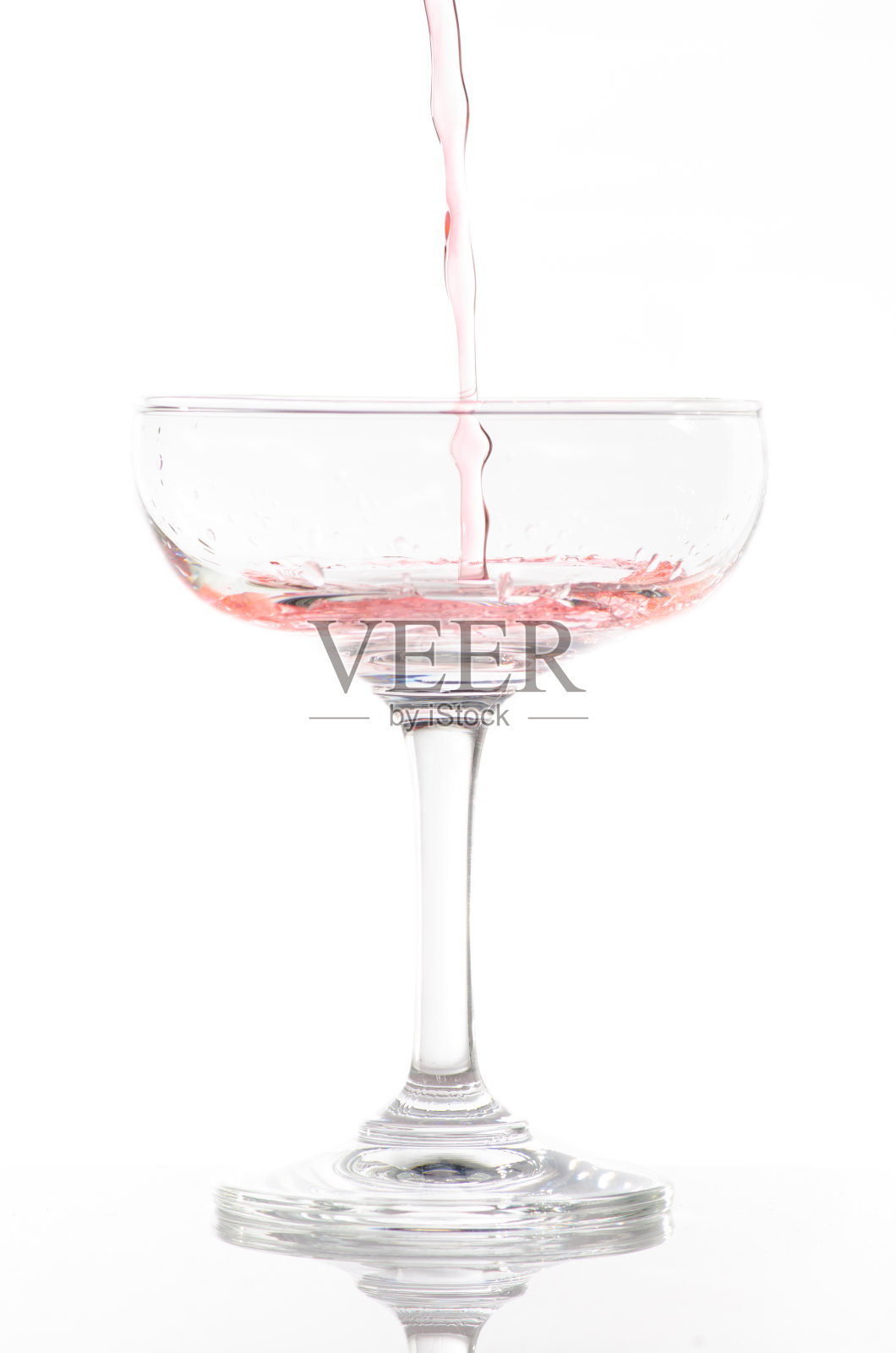 橙色鸡尾酒在玻璃孤立在白色背景照片摄影图片