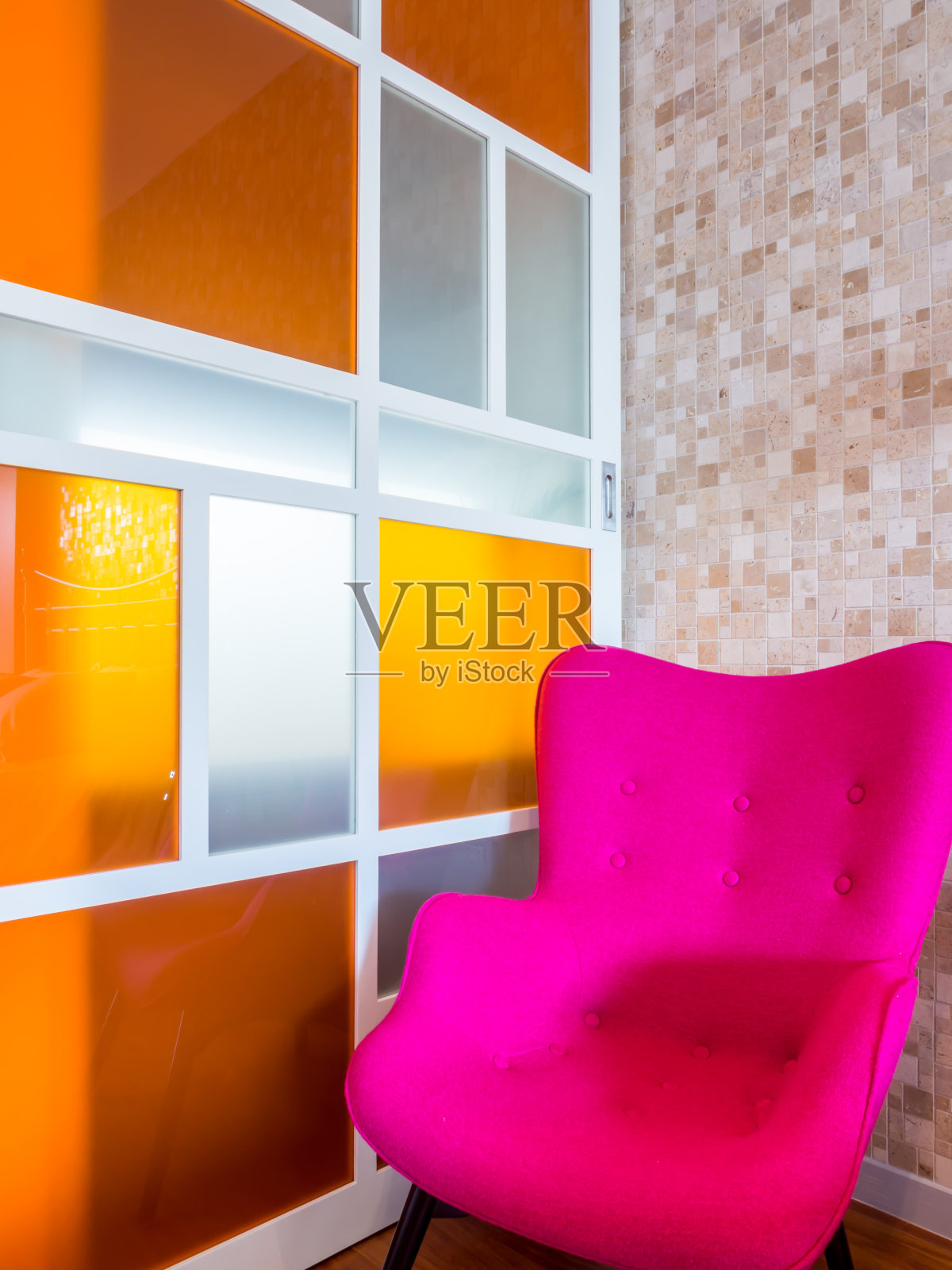 现代的客厅内部与复古家具照片摄影图片