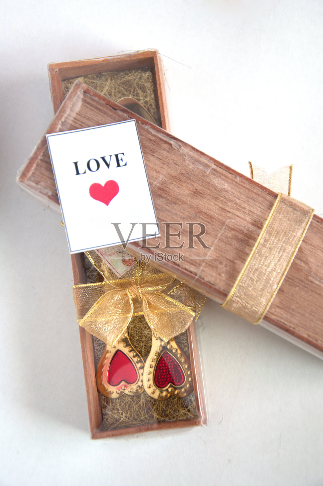 给客人的结婚礼物是白色的照片摄影图片