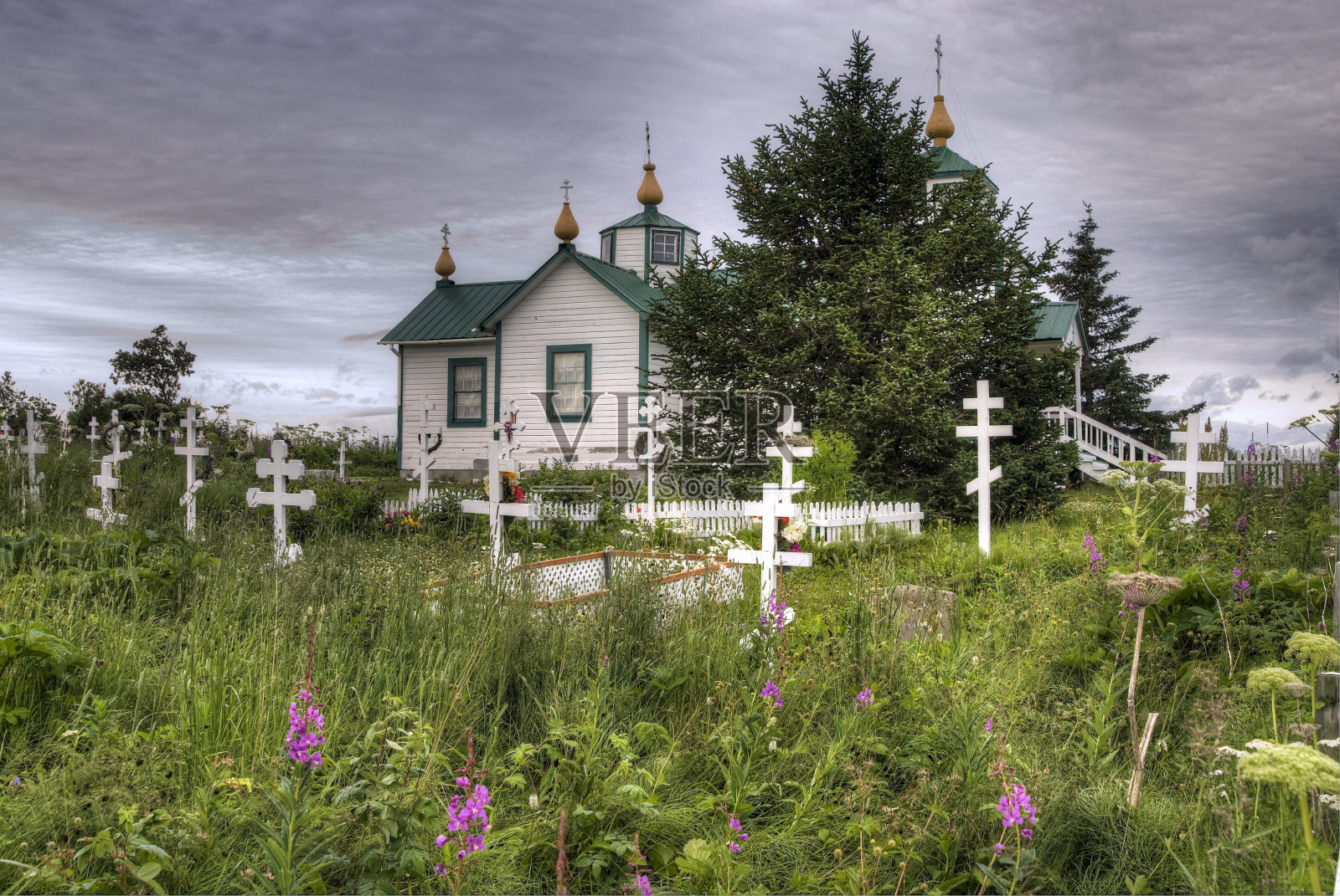 俄罗斯东正教教堂和阿拉斯加墓地照片摄影图片