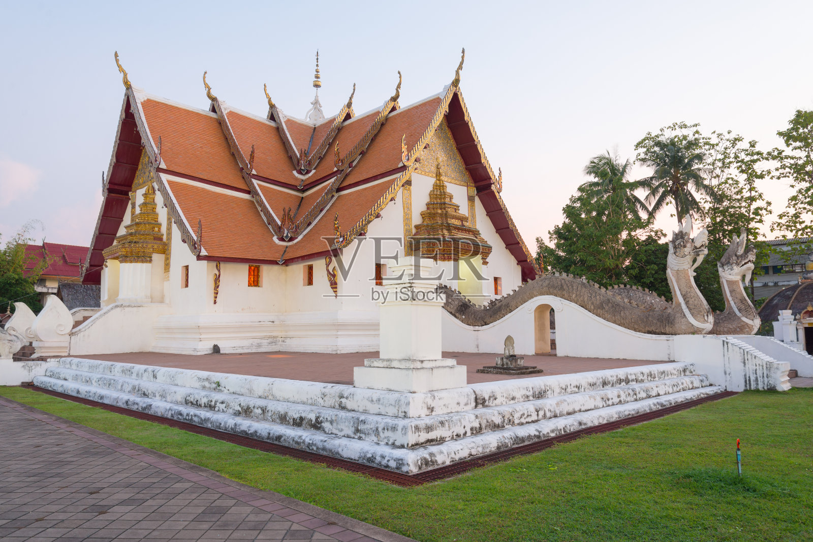 泰国南普民寺的佛寺照片摄影图片