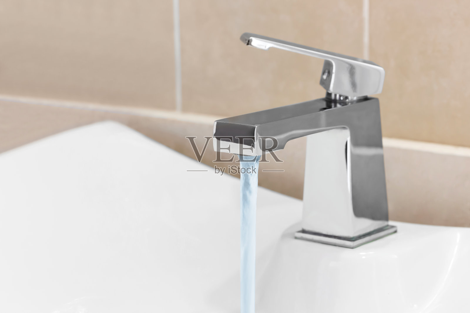 在浴室的水龙头照片摄影图片