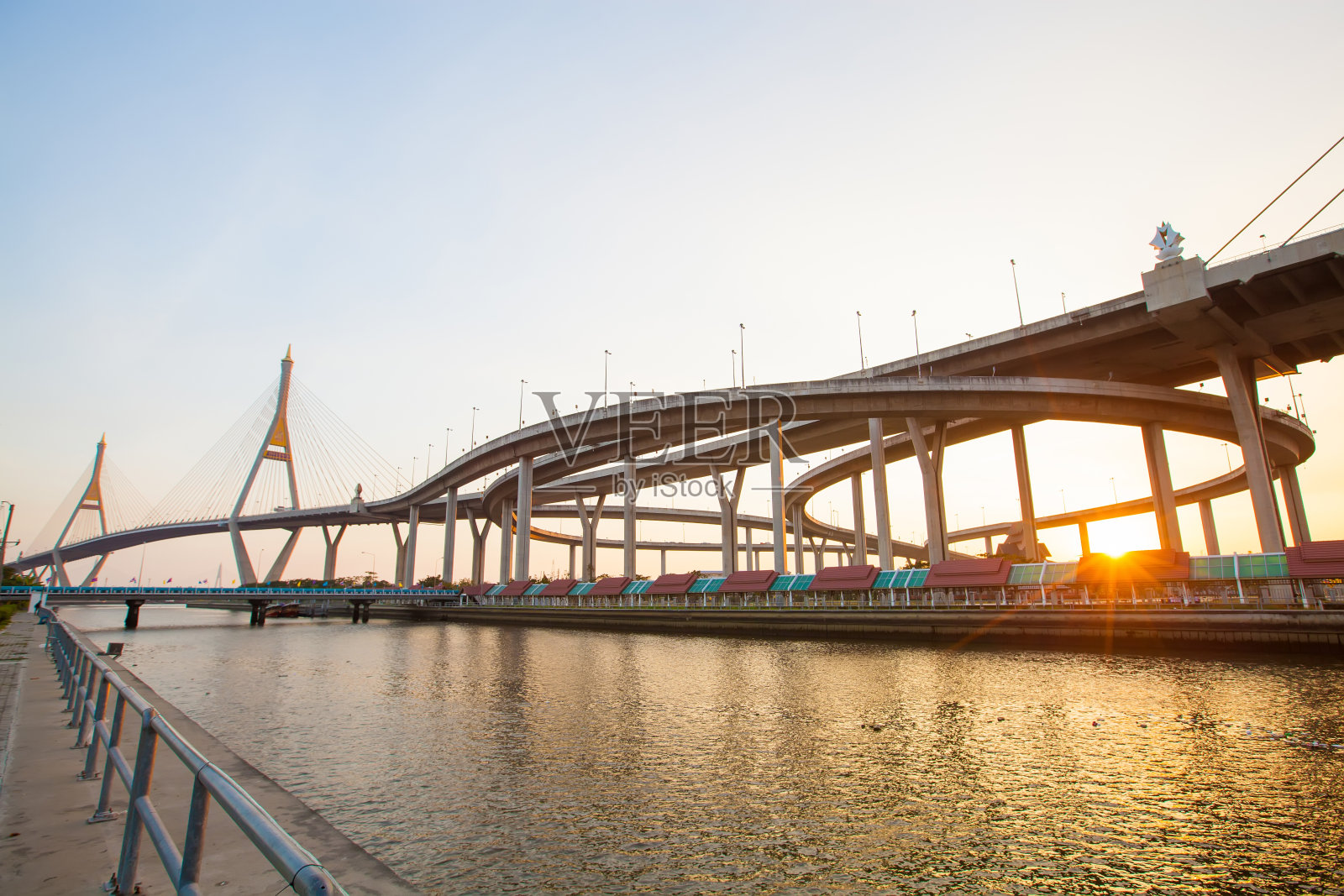 普密蓬大桥照片摄影图片