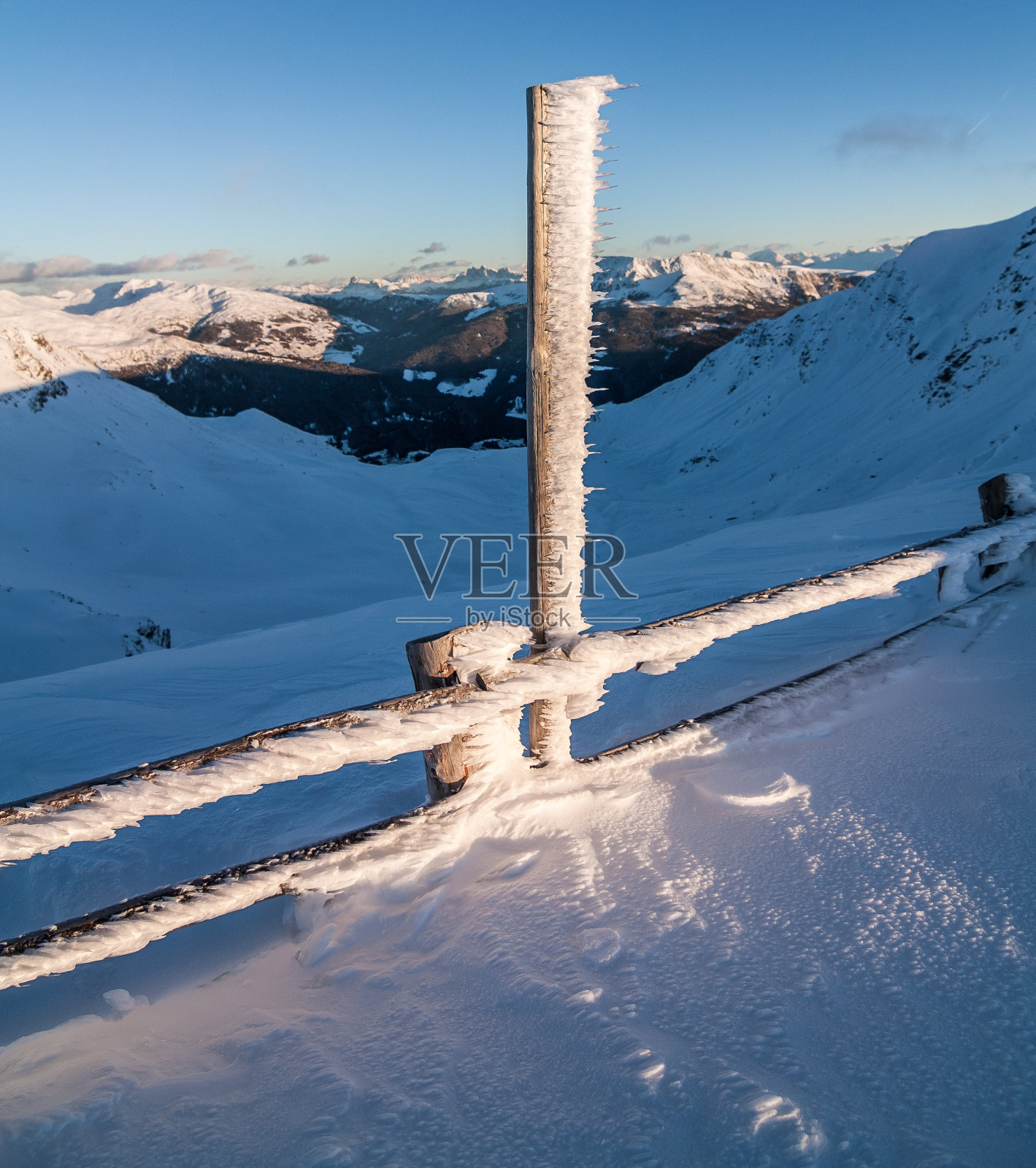 梅拉诺的阿尔卑斯山(意大利)照片摄影图片