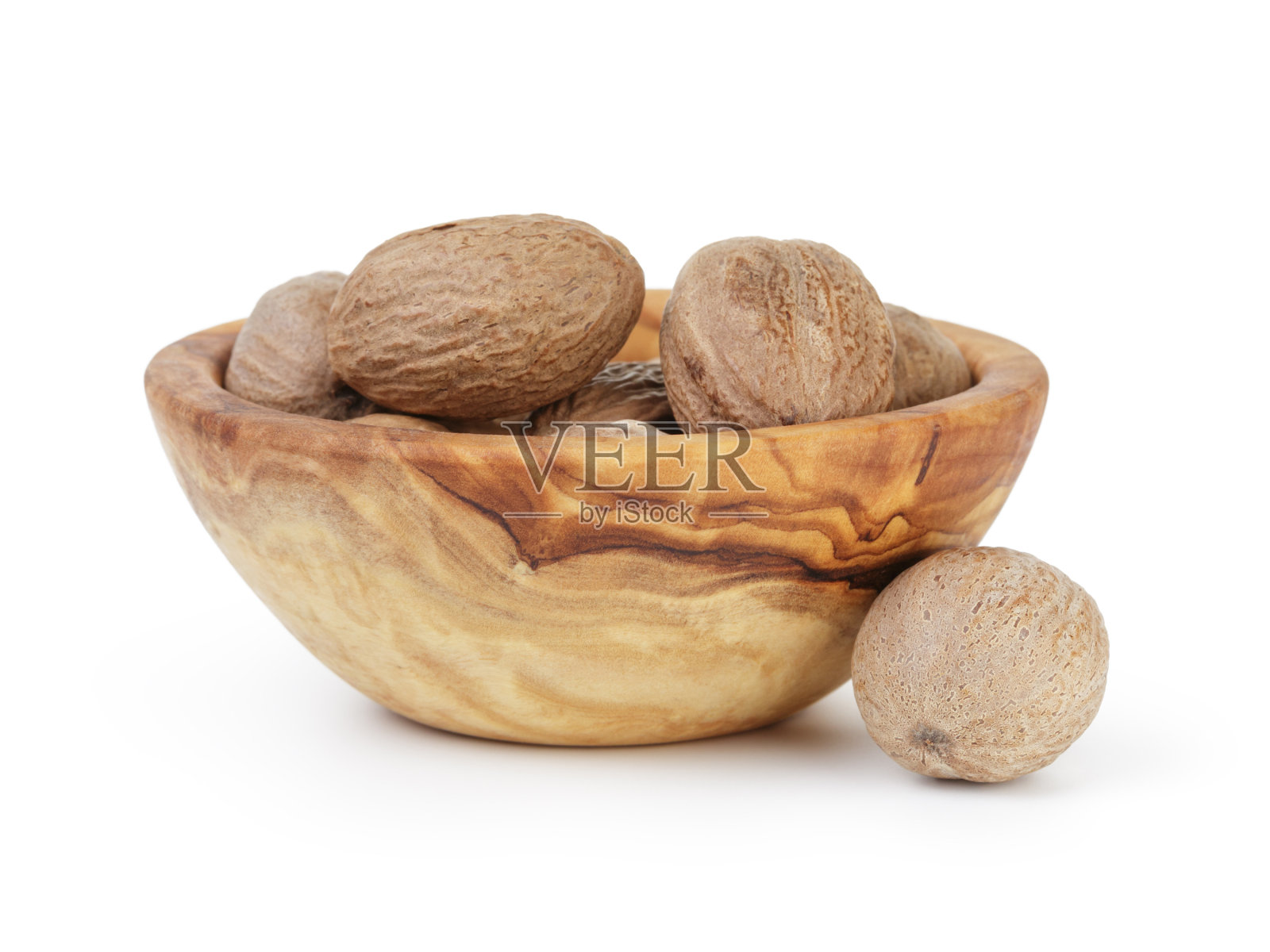 整个干肉豆蔻在碗里照片摄影图片