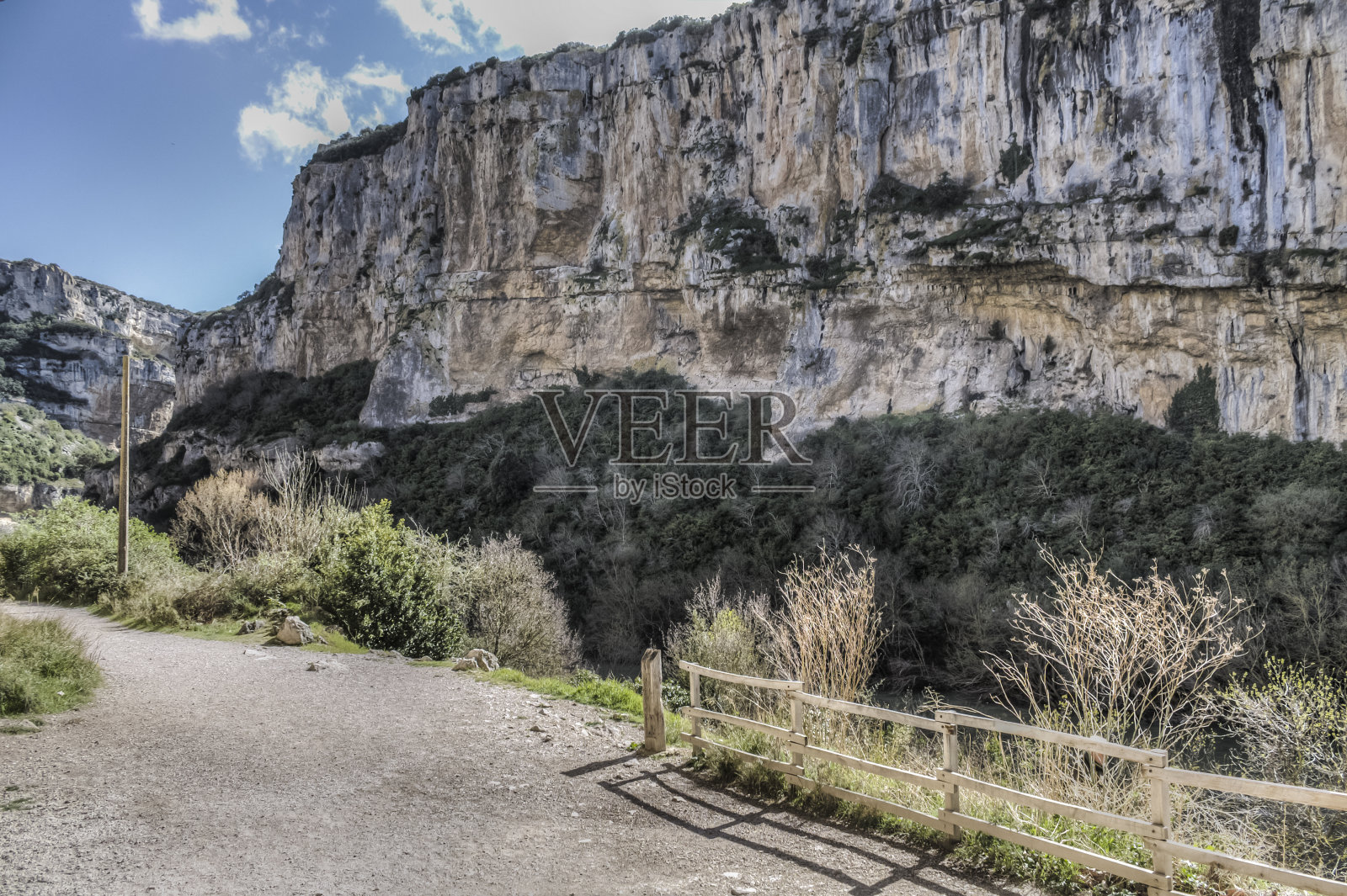 夏天漫步在纳瓦拉照片摄影图片