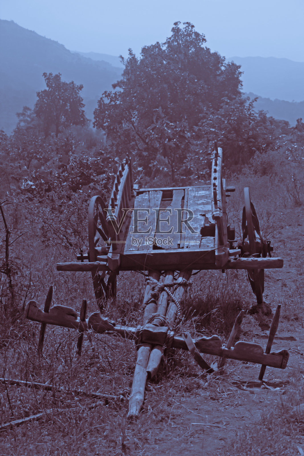 一辆旧的木制牛车照片摄影图片